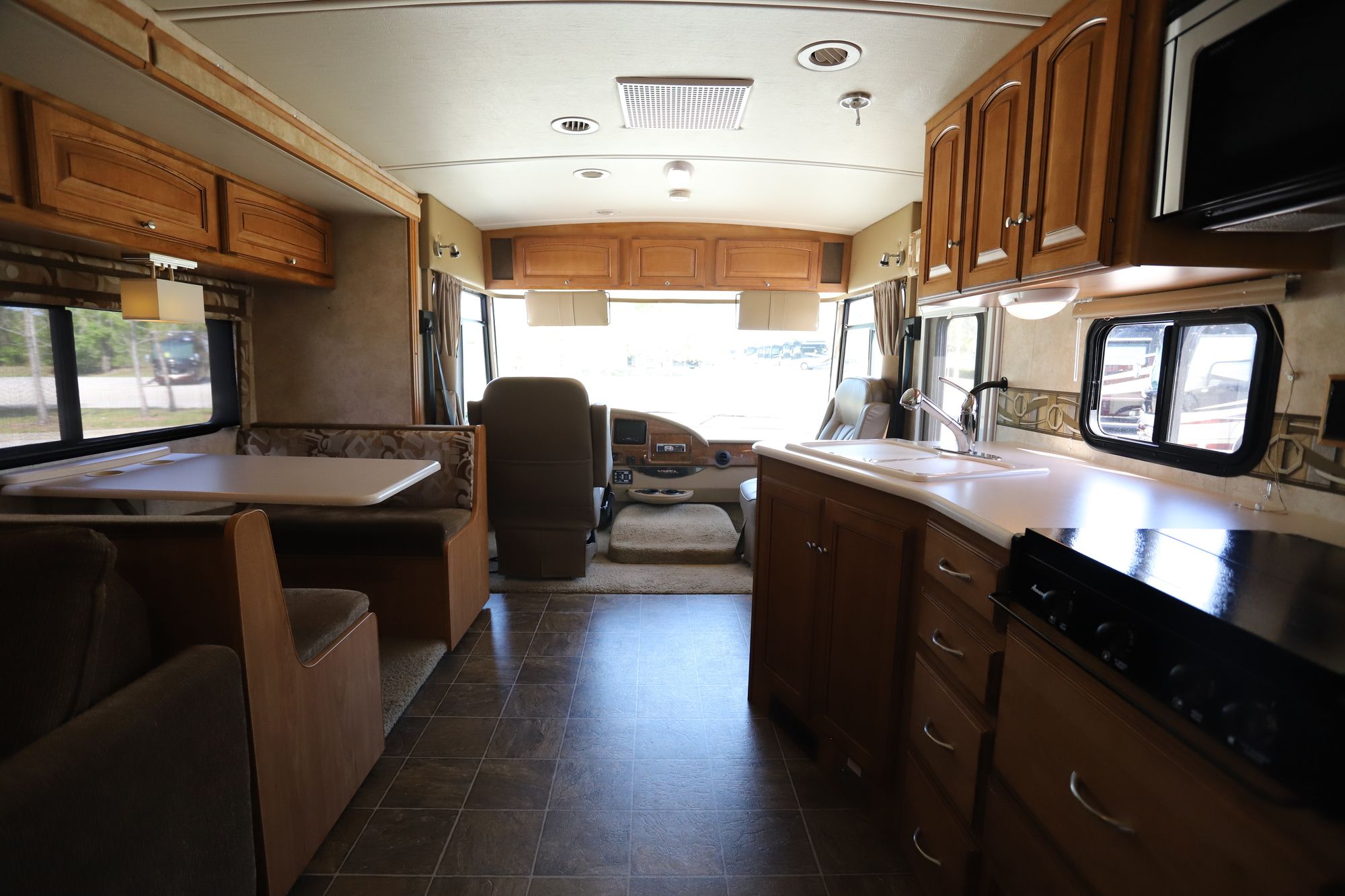 Used 2011 Winnebago Vista 35F Class A  For Sale