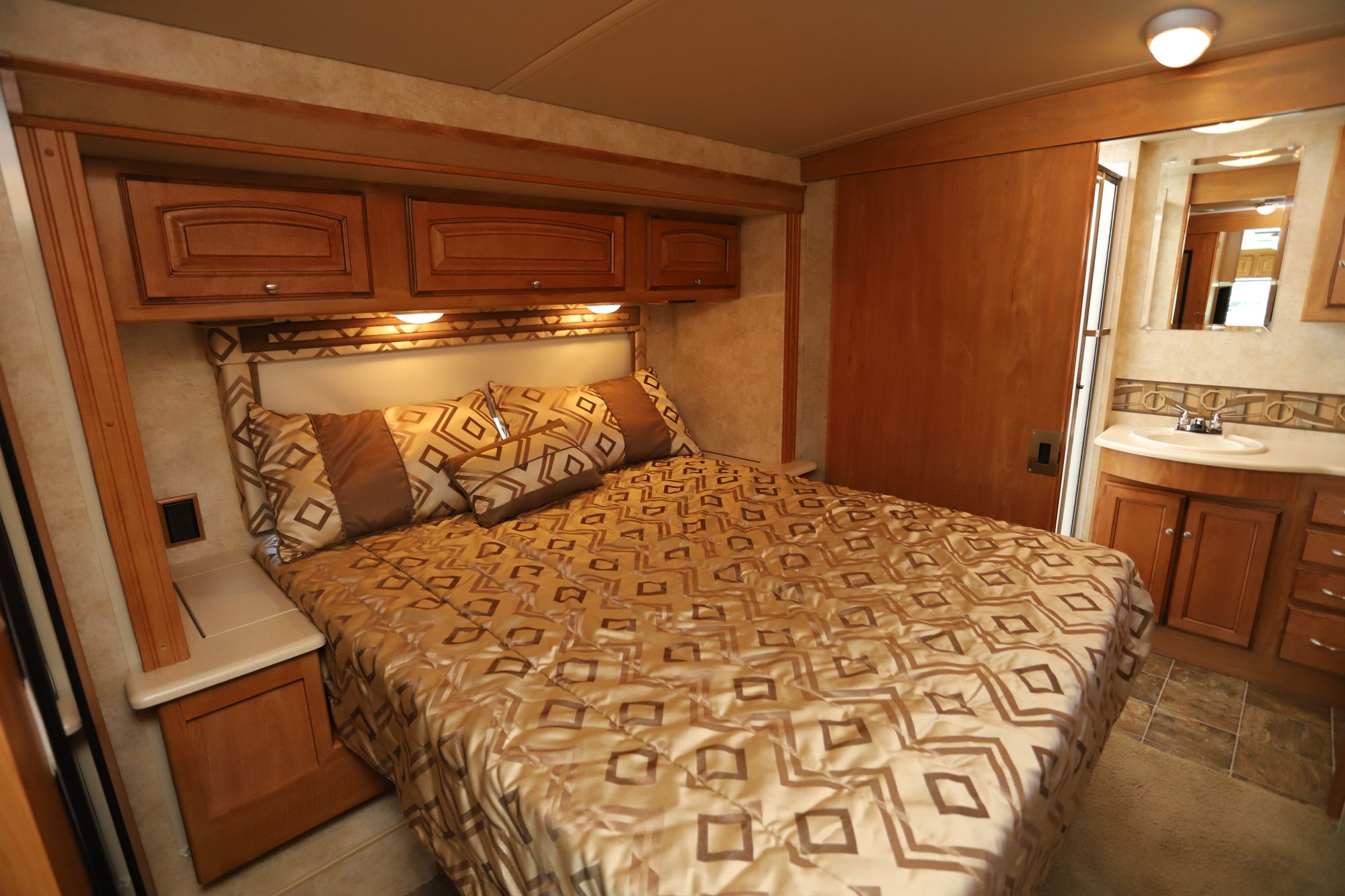 Used 2011 Winnebago Vista 35F Class A  For Sale
