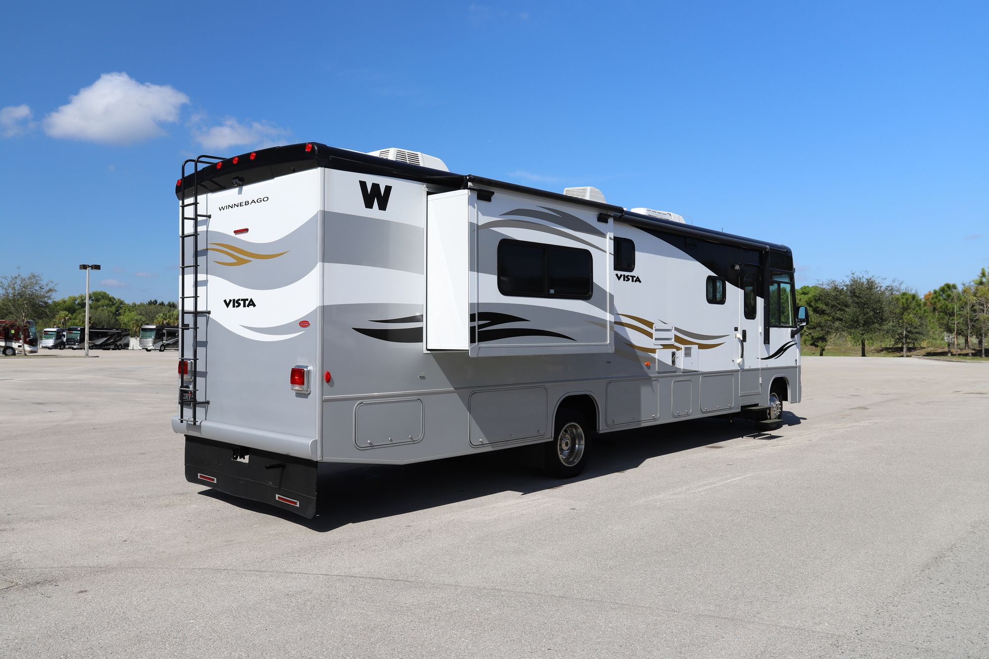 Used 2011 Winnebago Vista 35F Class A  For Sale