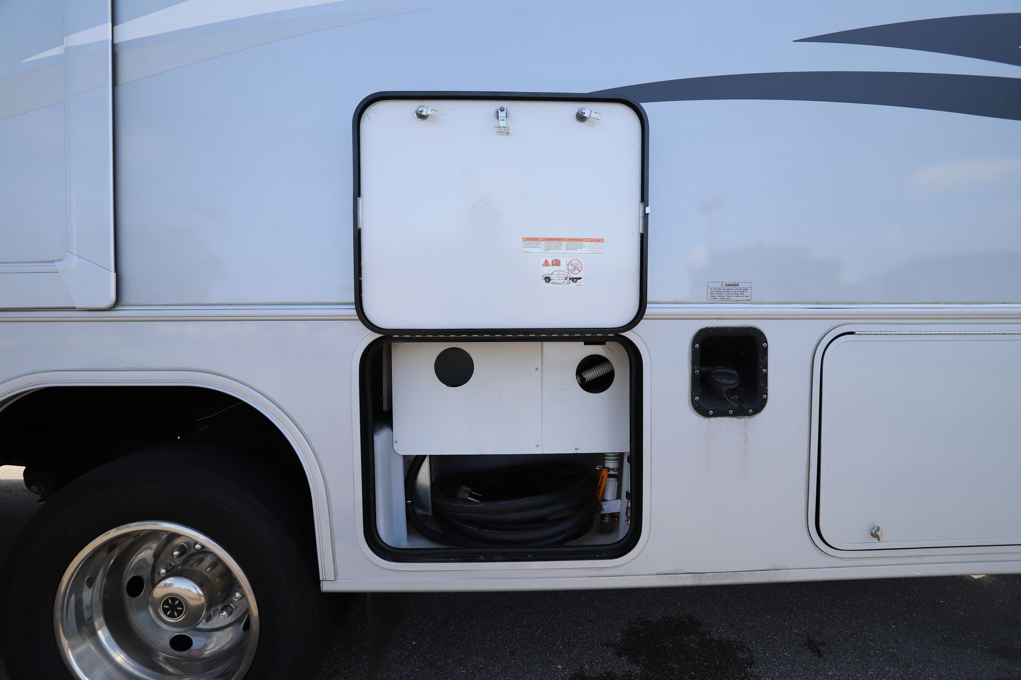 Used 2011 Winnebago Vista 35F Class A  For Sale