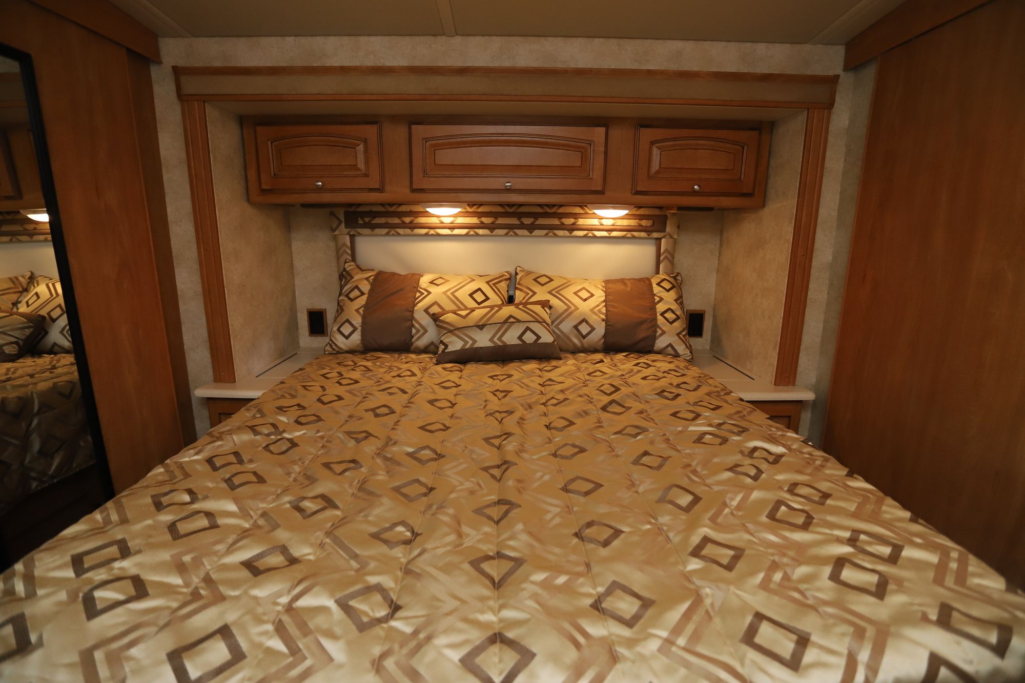 Used 2011 Winnebago Vista 35F Class A  For Sale