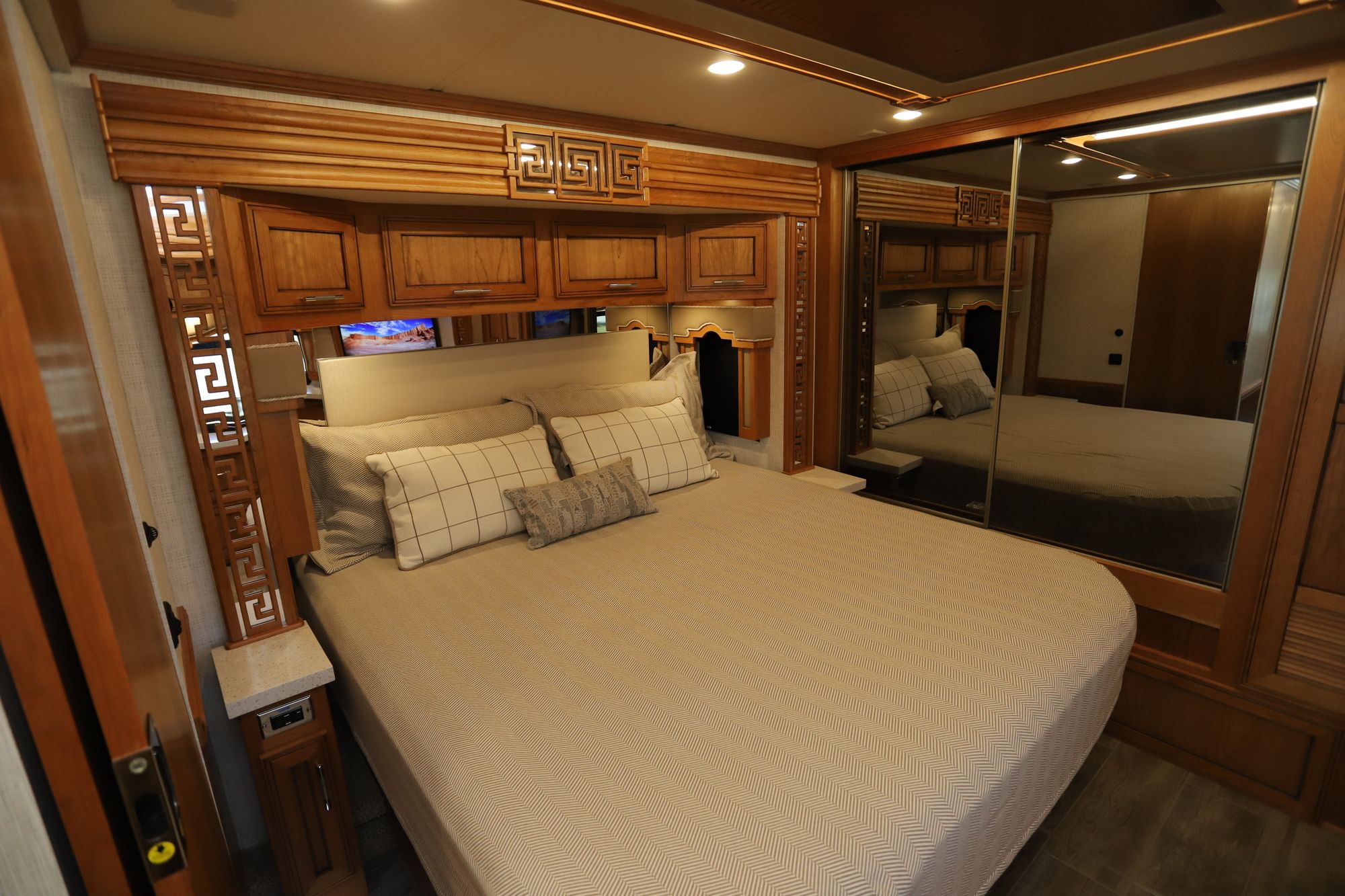 Used 2020 Newmar Ventana 3407 Class A  For Sale