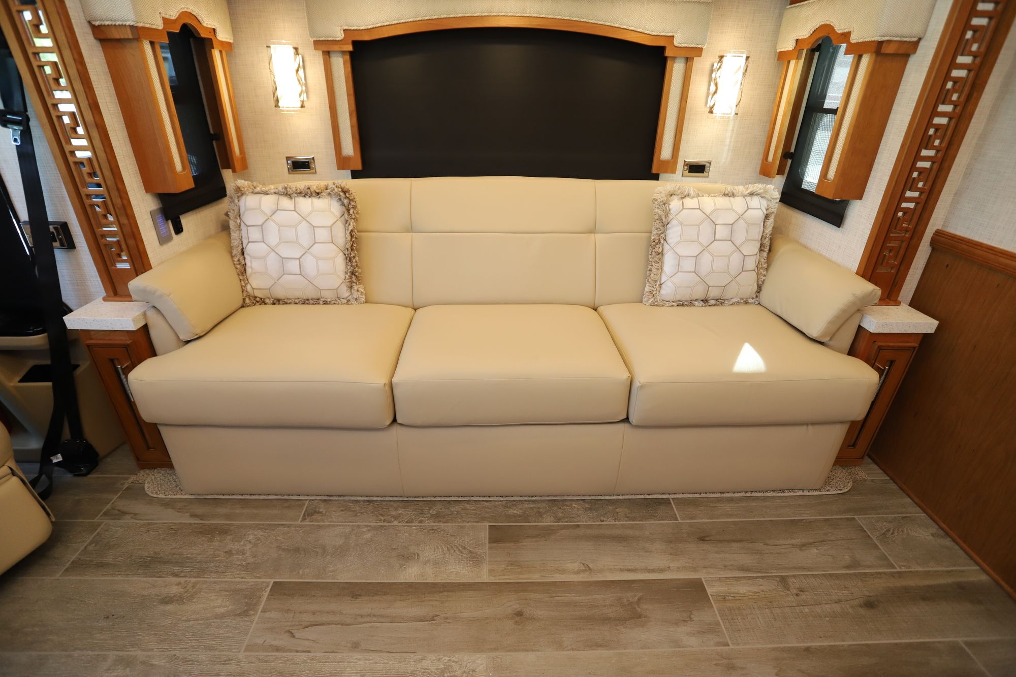 Used 2020 Newmar Ventana 3407 Class A  For Sale