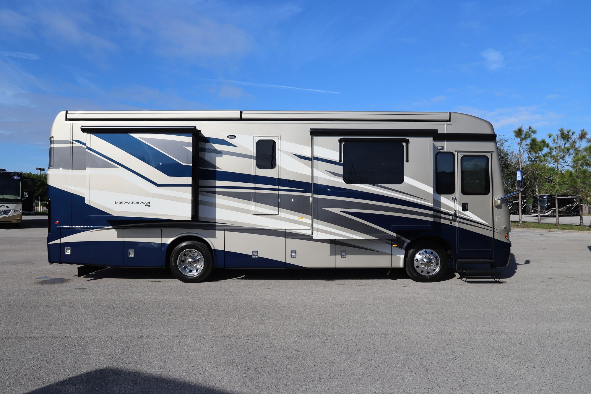 Used 2020 Newmar Ventana 3407 Class A  For Sale