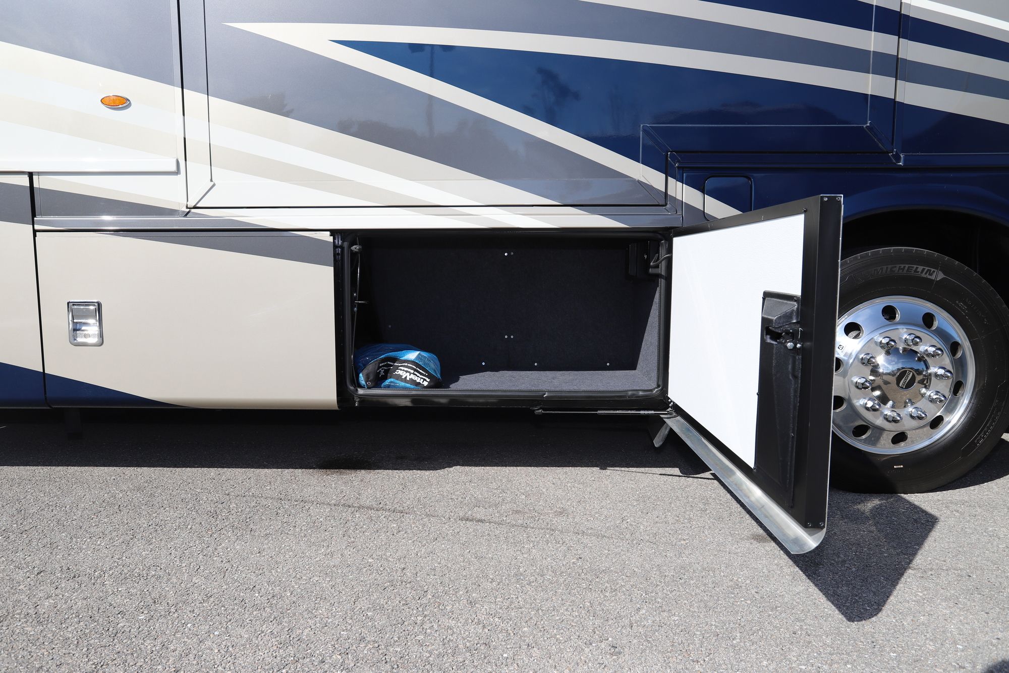 Used 2020 Newmar Ventana 3407 Class A  For Sale