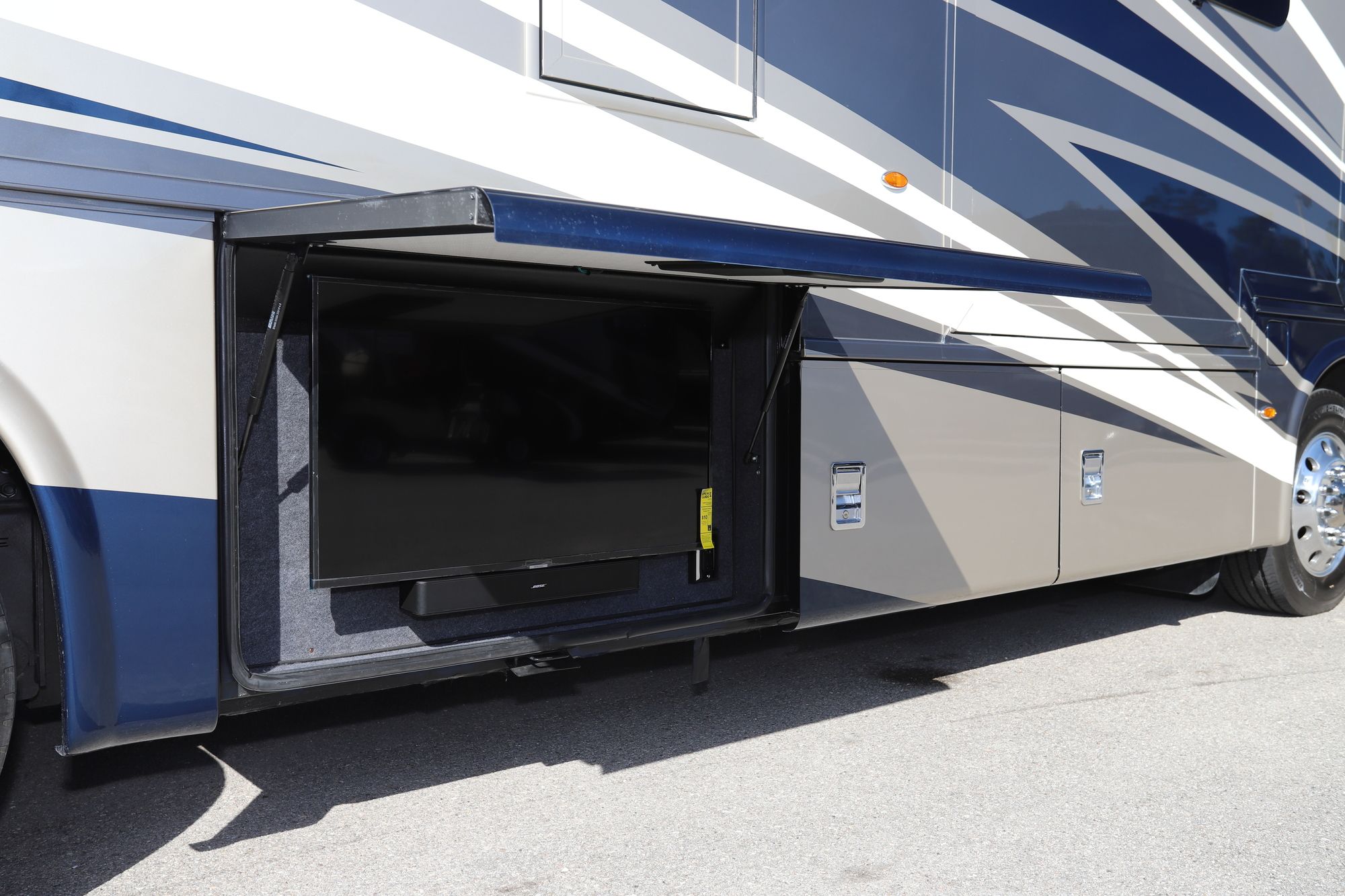 Used 2020 Newmar Ventana 3407 Class A  For Sale