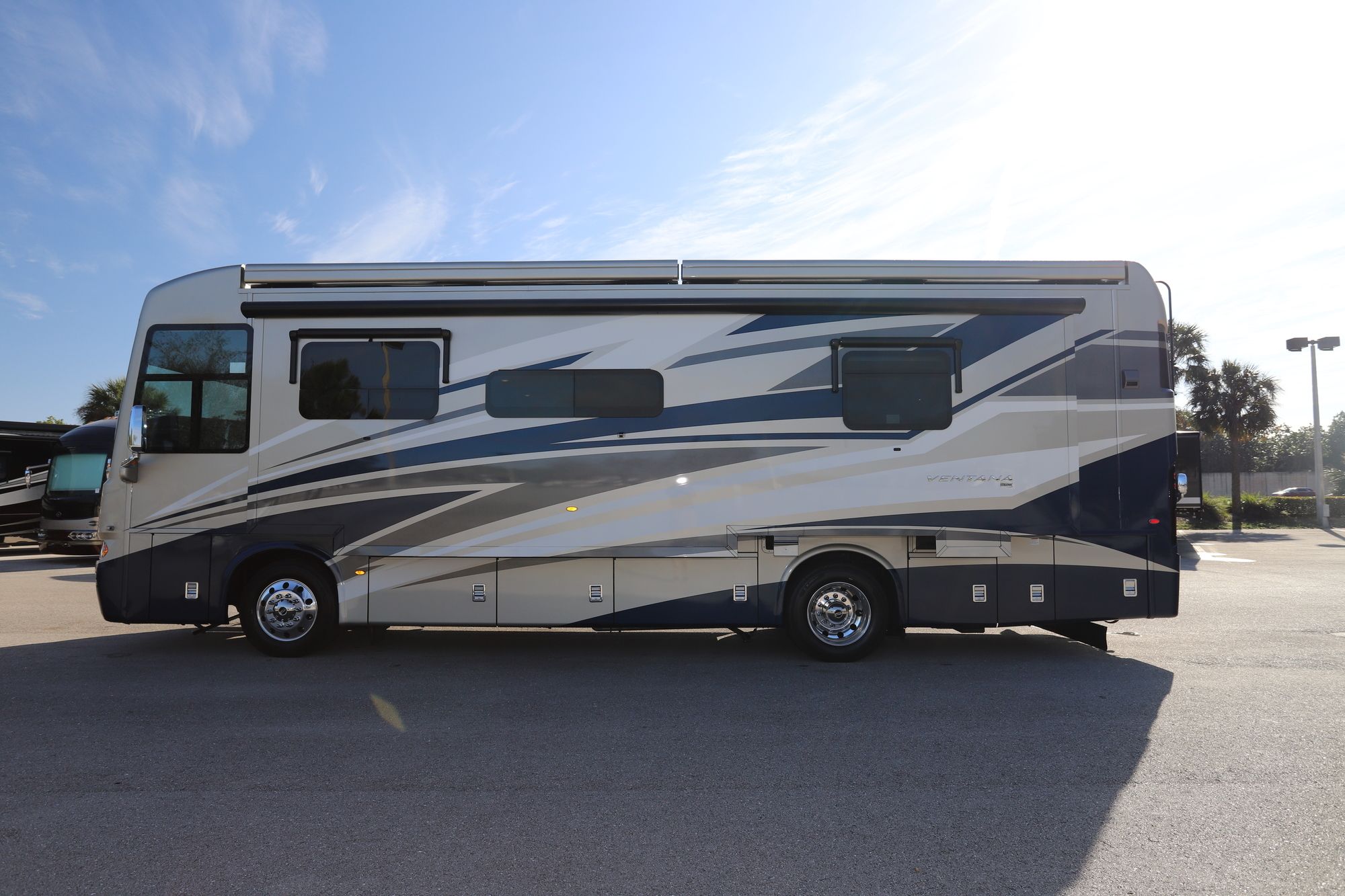 Used 2020 Newmar Ventana 3407 Class A  For Sale