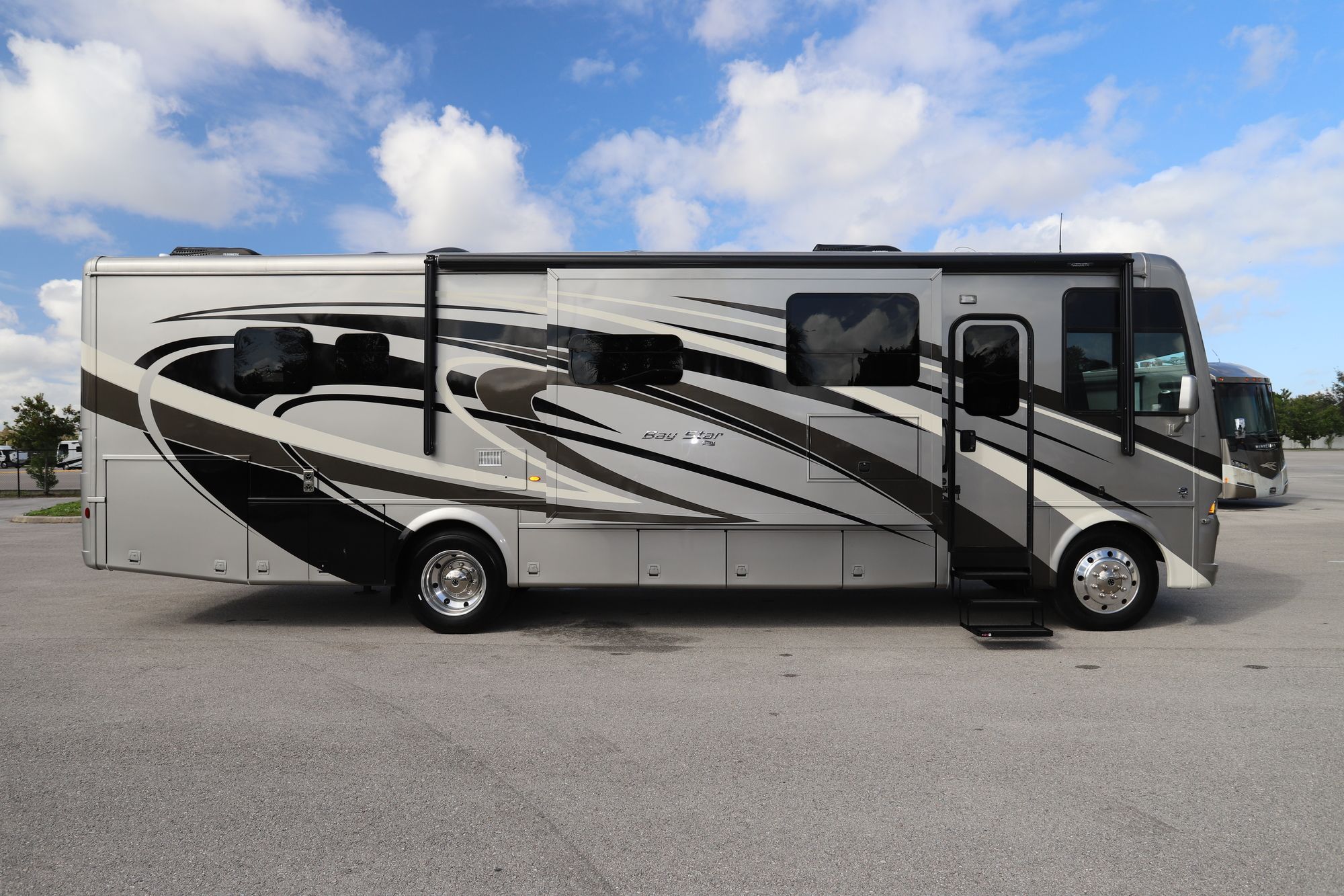 Used 2019 Newmar Bay Star 3414 Class A  For Sale