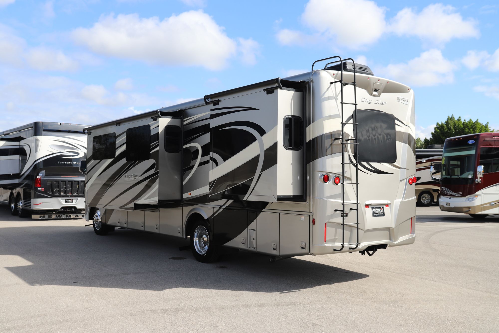 Used 2019 Newmar Bay Star 3414 Class A  For Sale