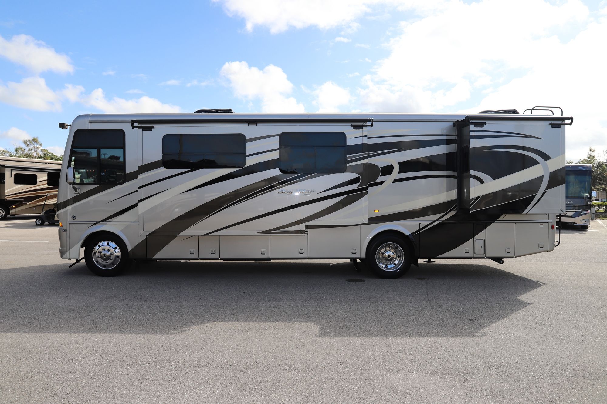 Used 2019 Newmar Bay Star 3414 Class A  For Sale