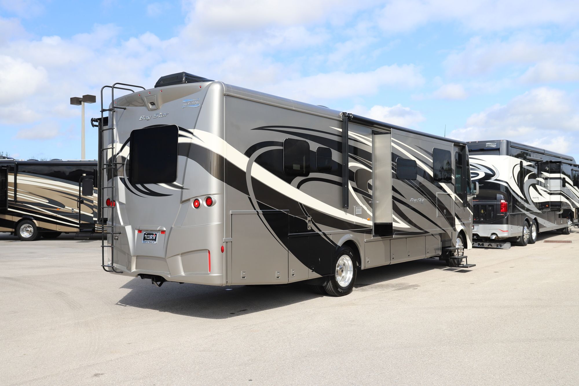 Used 2019 Newmar Bay Star 3414 Class A  For Sale