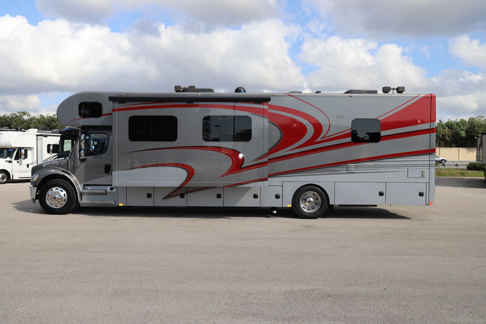 Used 2019 Renegade Rv Valencia 38RW Super C  For Sale