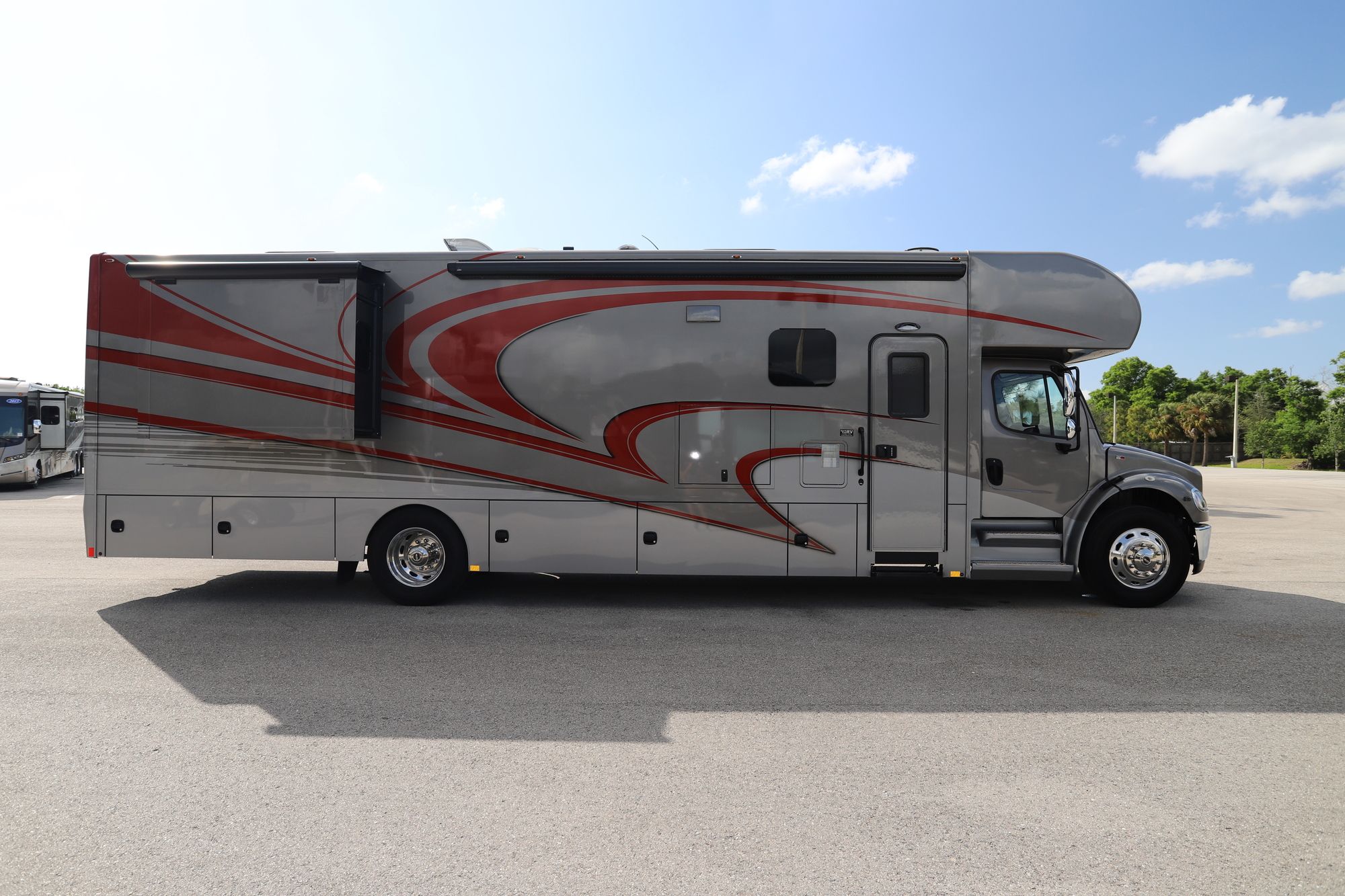 Used 2019 Renegade Rv Valencia 38RW Super C  For Sale