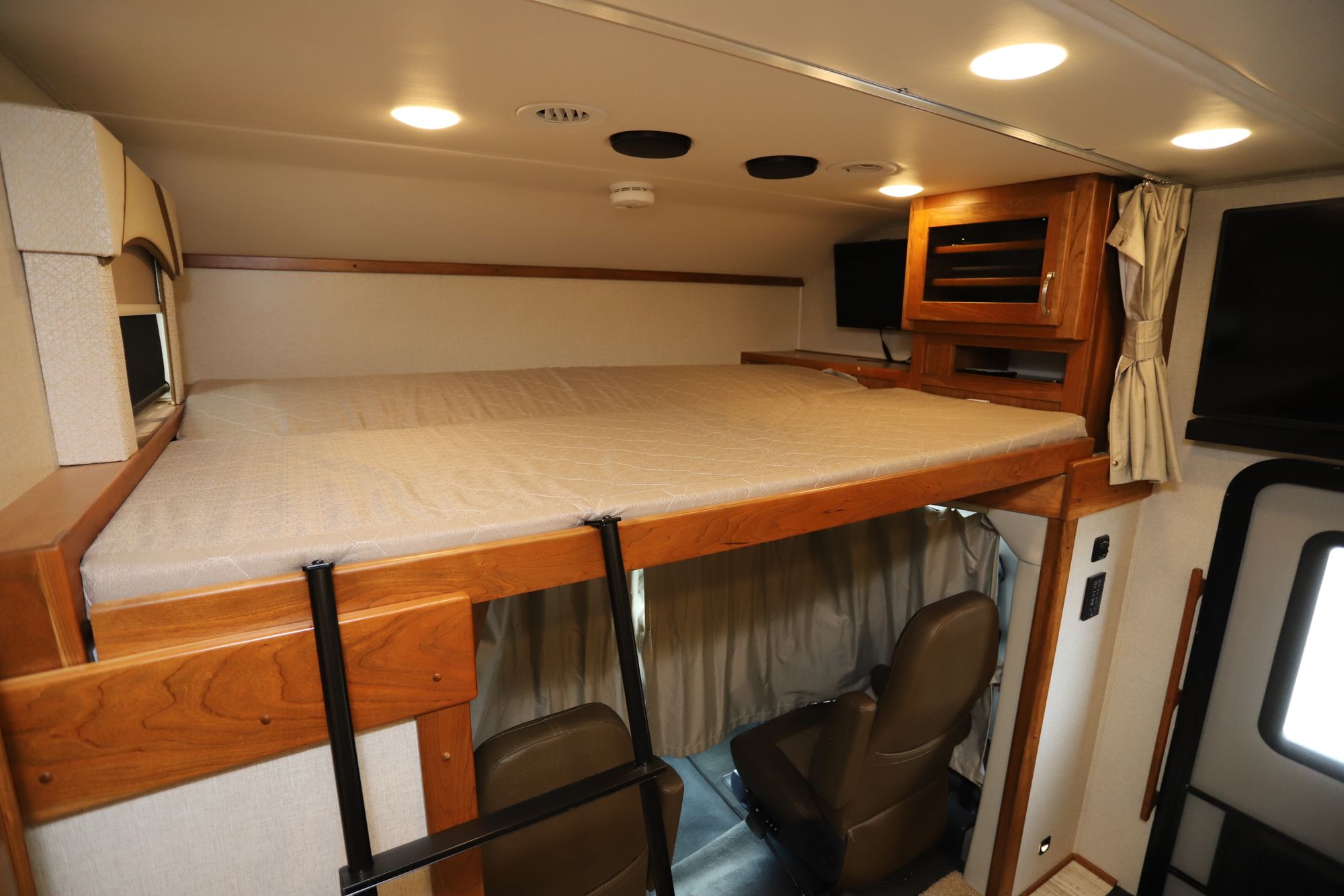 Used 2019 Renegade Rv Valencia 38RW Super C  For Sale