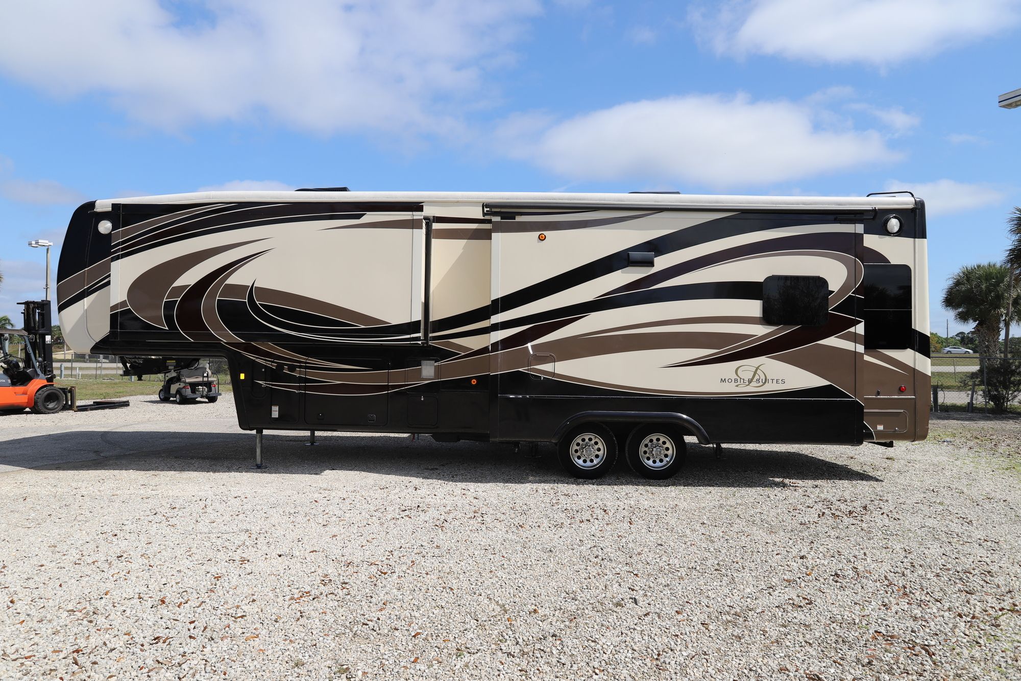 Used 2016 Drv Luxury Suites Mobile Suite 36RSSB3 Fifth Wheel  For Sale