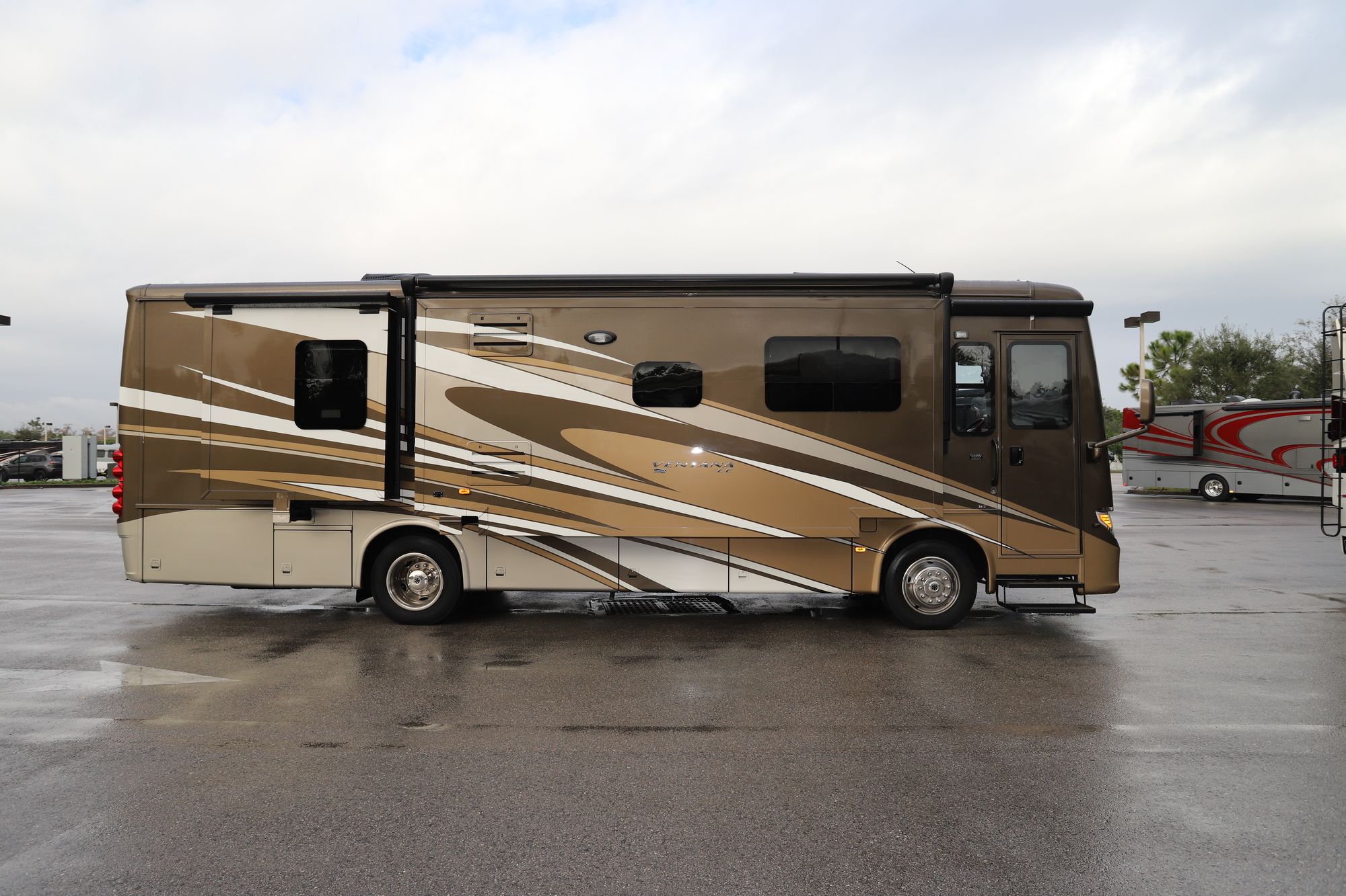 Used 2017 Newmar Ventana Le 3412 Class A  For Sale