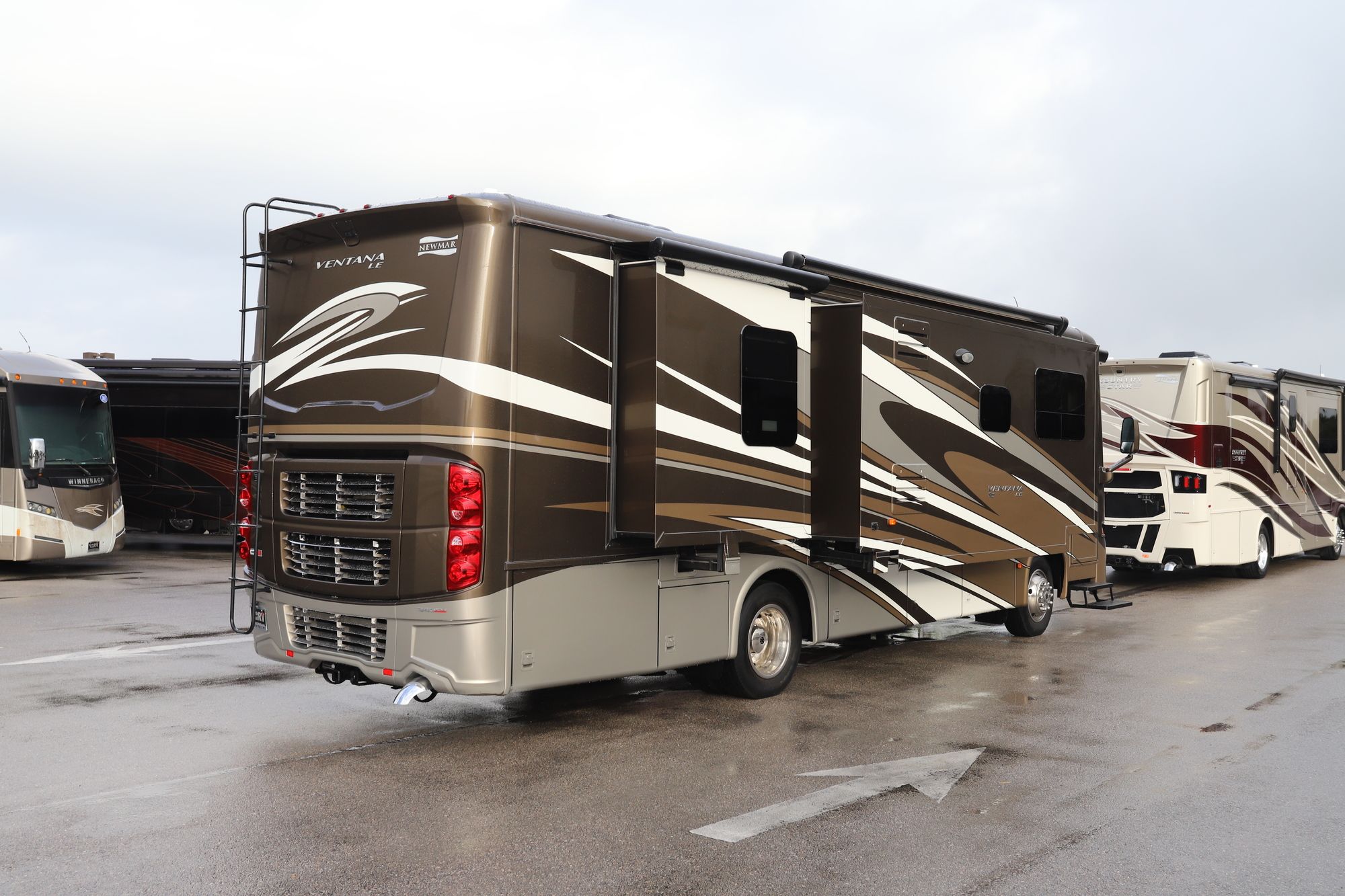 Used 2017 Newmar Ventana Le 3412 Class A  For Sale