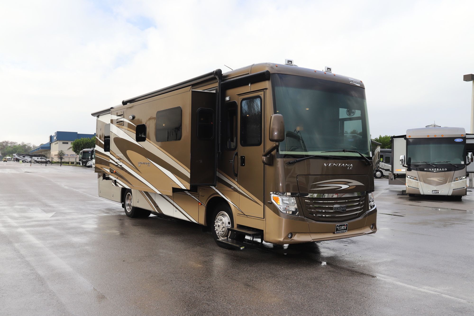 Used 2017 Newmar Ventana Le 3412 Class A  For Sale