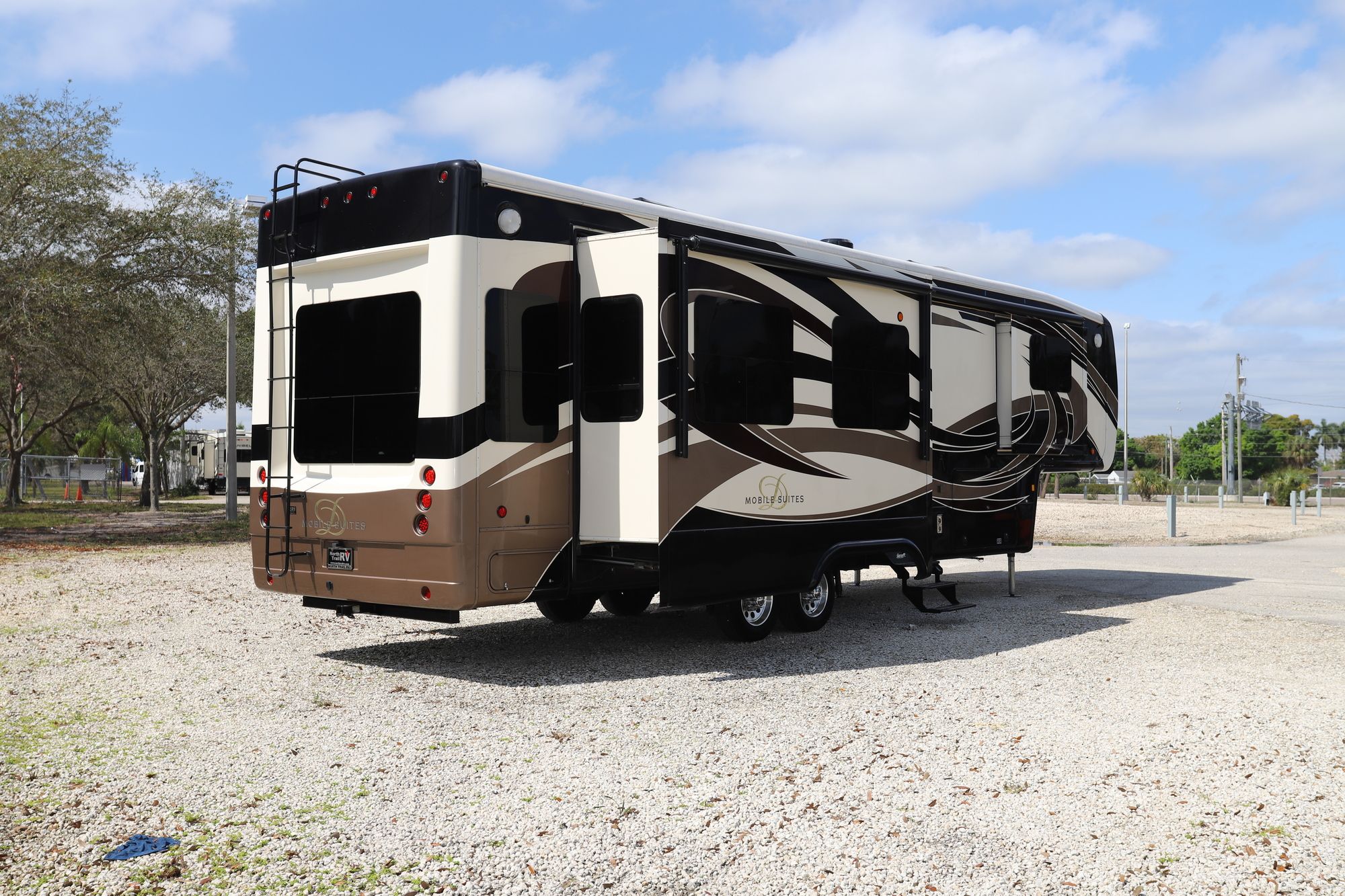 Used 2016 Drv Luxury Suites Mobile Suite 36RSSB3 Fifth Wheel  For Sale