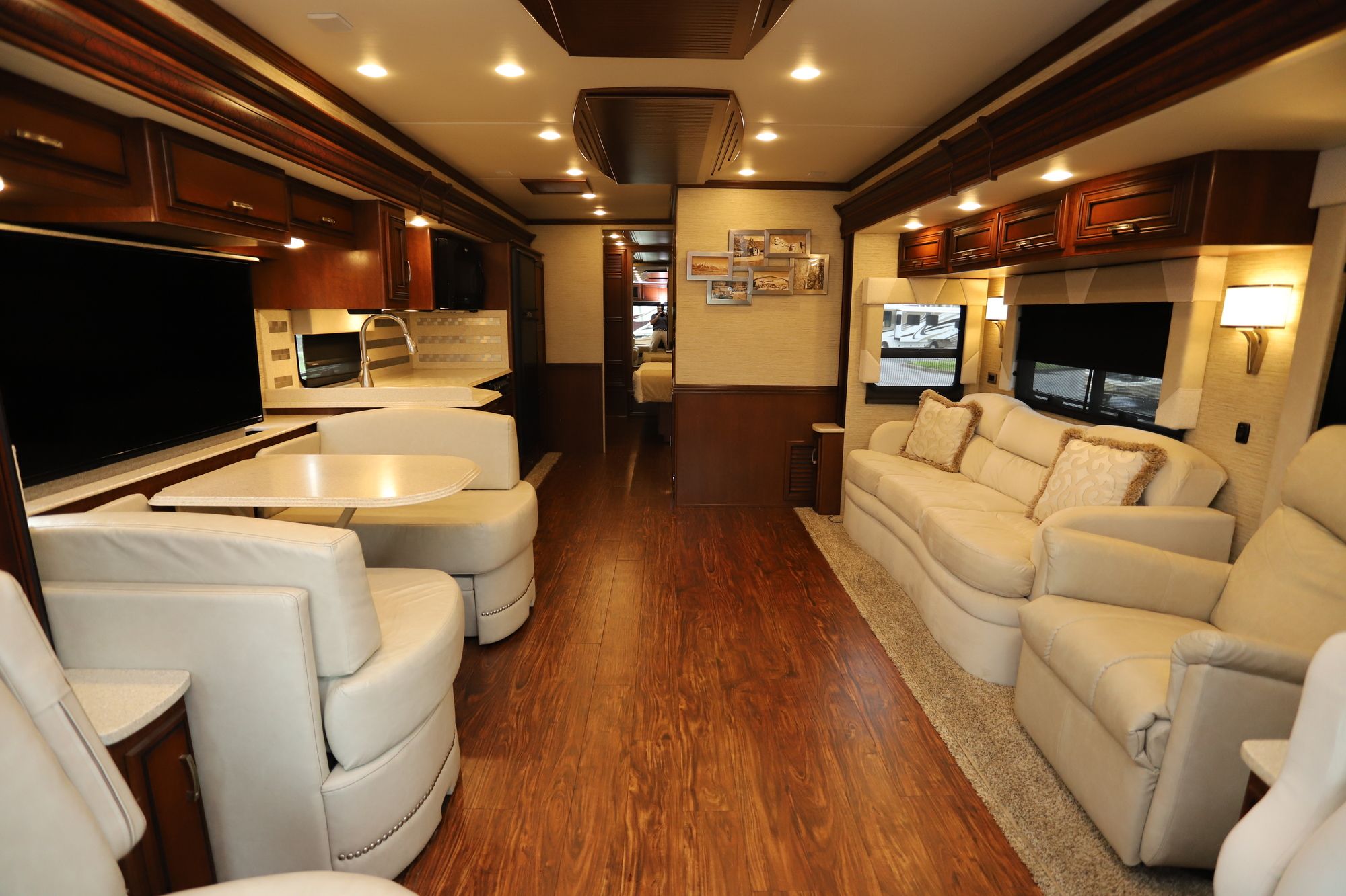 Used 2017 Newmar Ventana Le 3412 Class A  For Sale