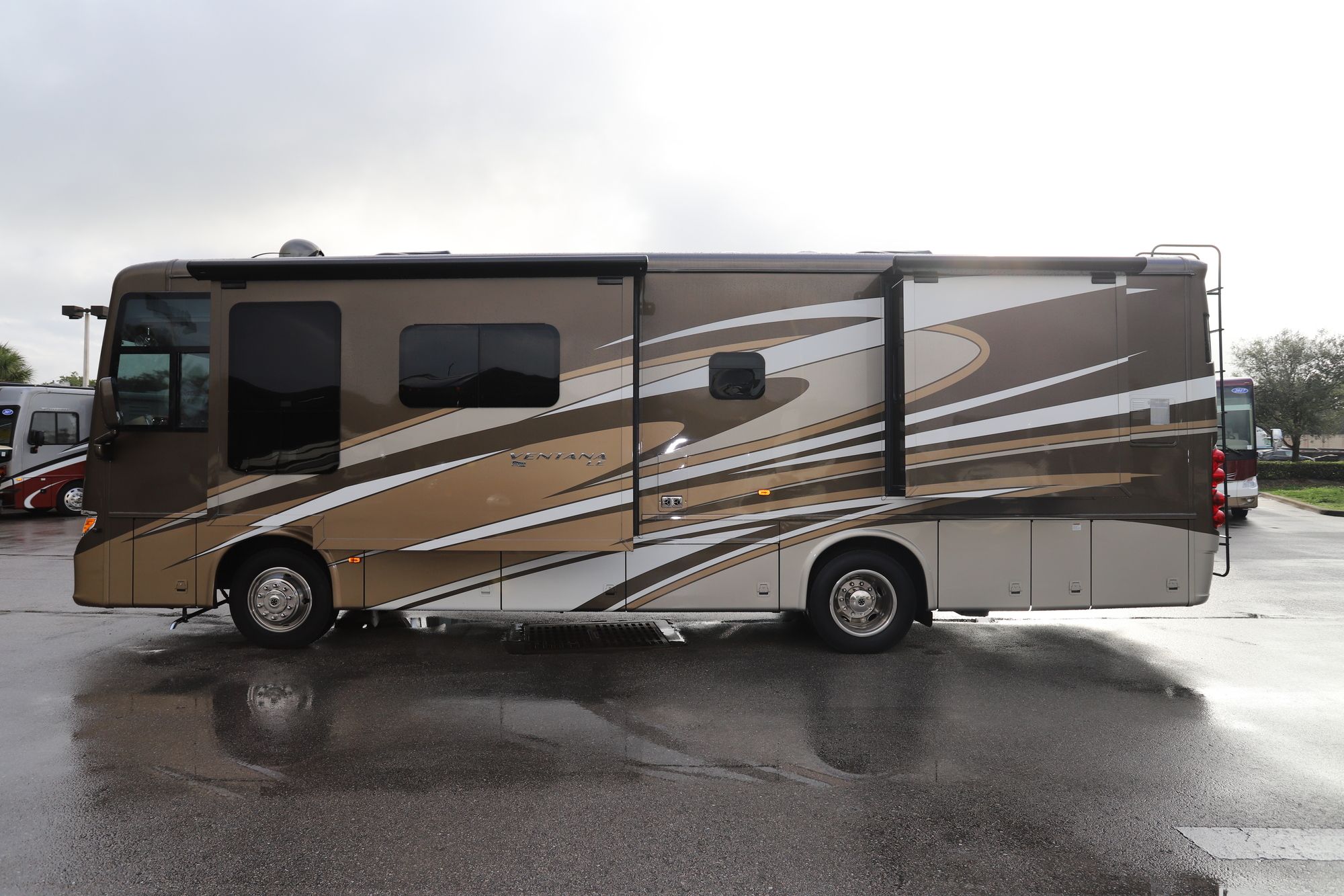 Used 2017 Newmar Ventana Le 3412 Class A  For Sale