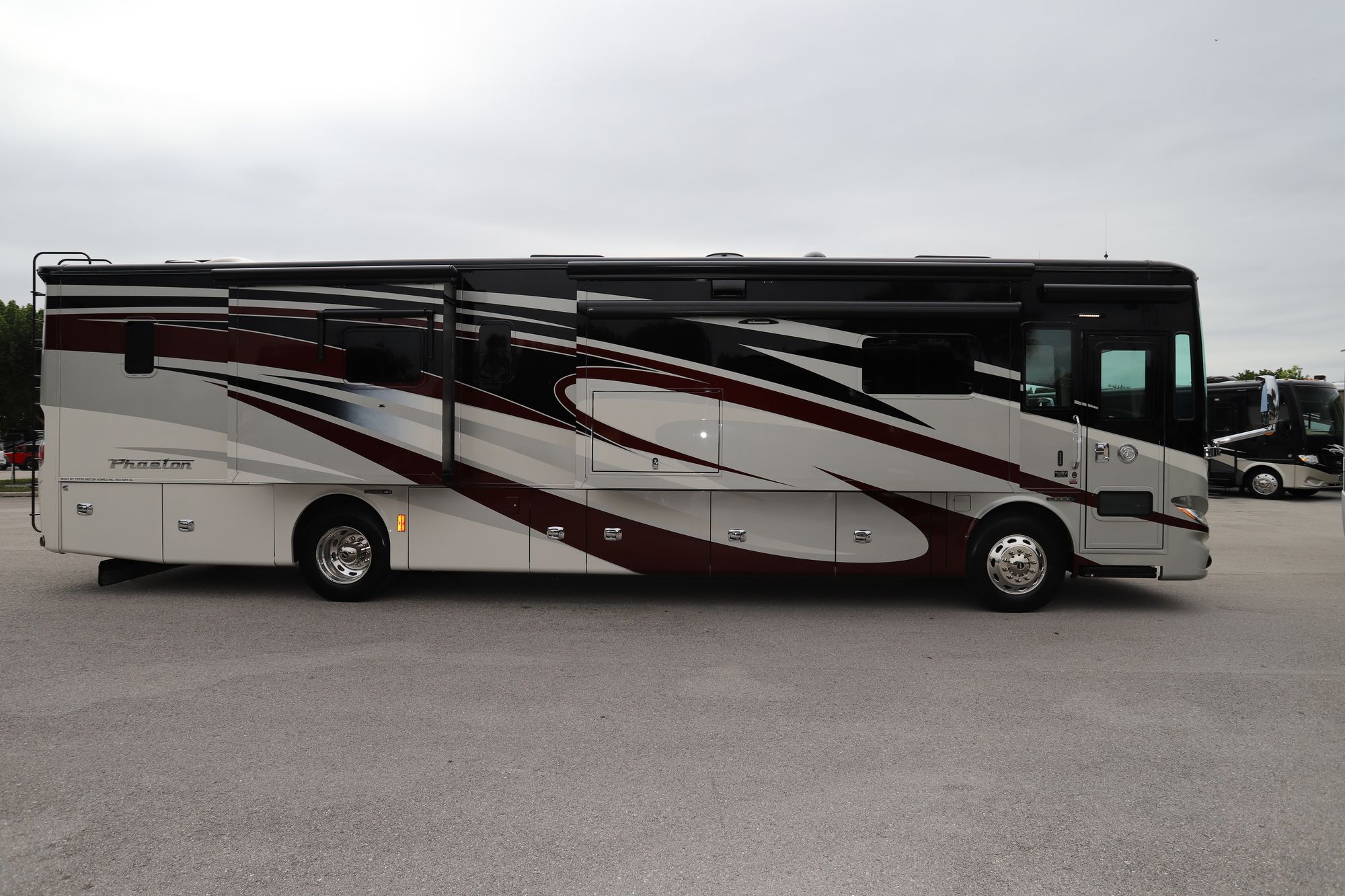 Used 2018 Tiffin Motor Homes Phaeton 40QBH Class A  For Sale