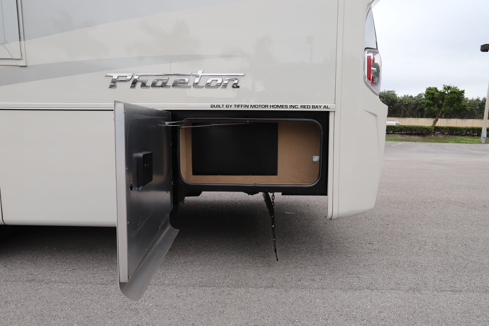 Used 2018 Tiffin Motor Homes Phaeton 40QBH Class A  For Sale