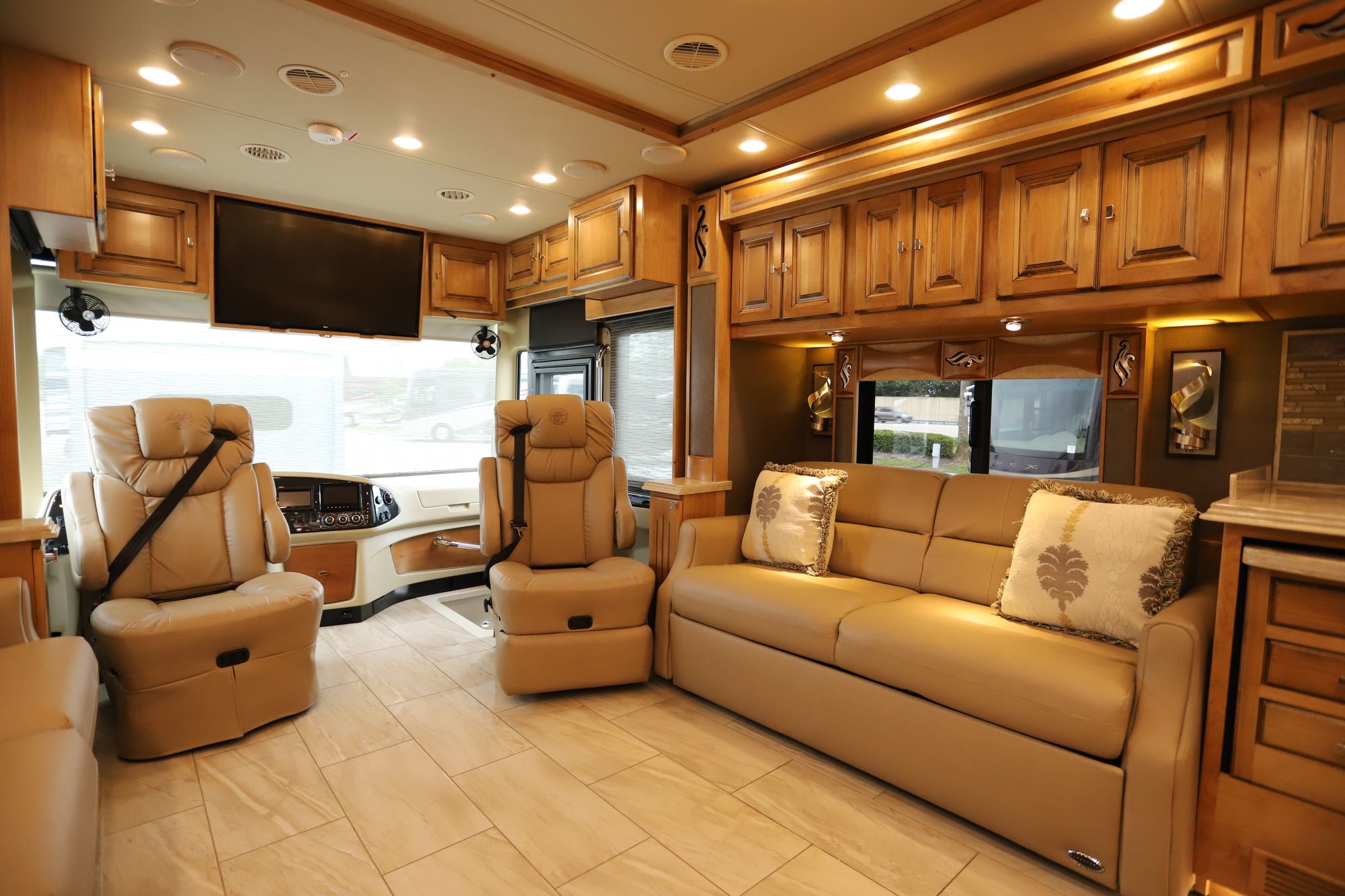 Used 2018 Tiffin Motor Homes Phaeton 40QBH Class A  For Sale