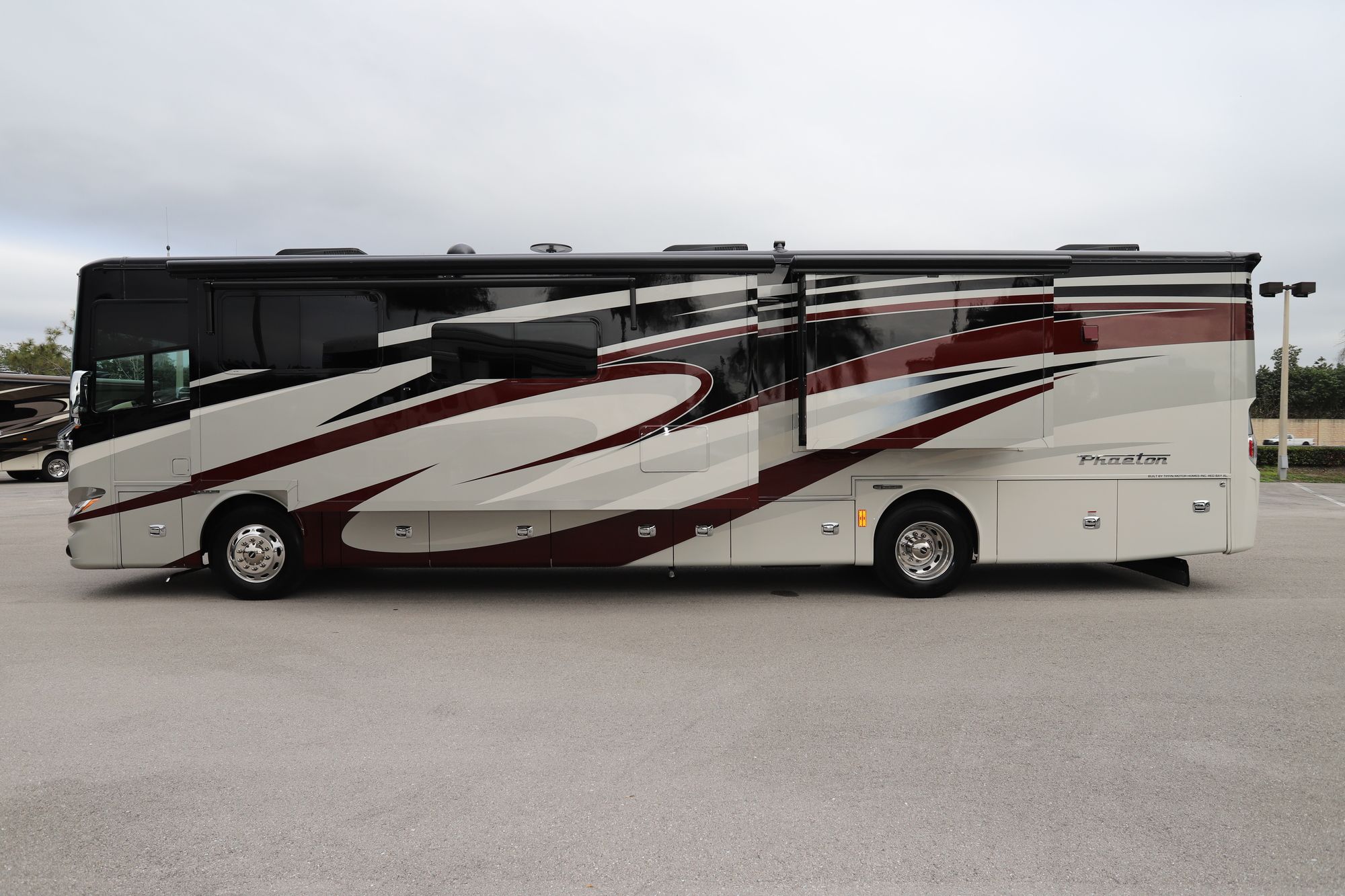 Used 2018 Tiffin Motor Homes Phaeton 40QBH Class A  For Sale