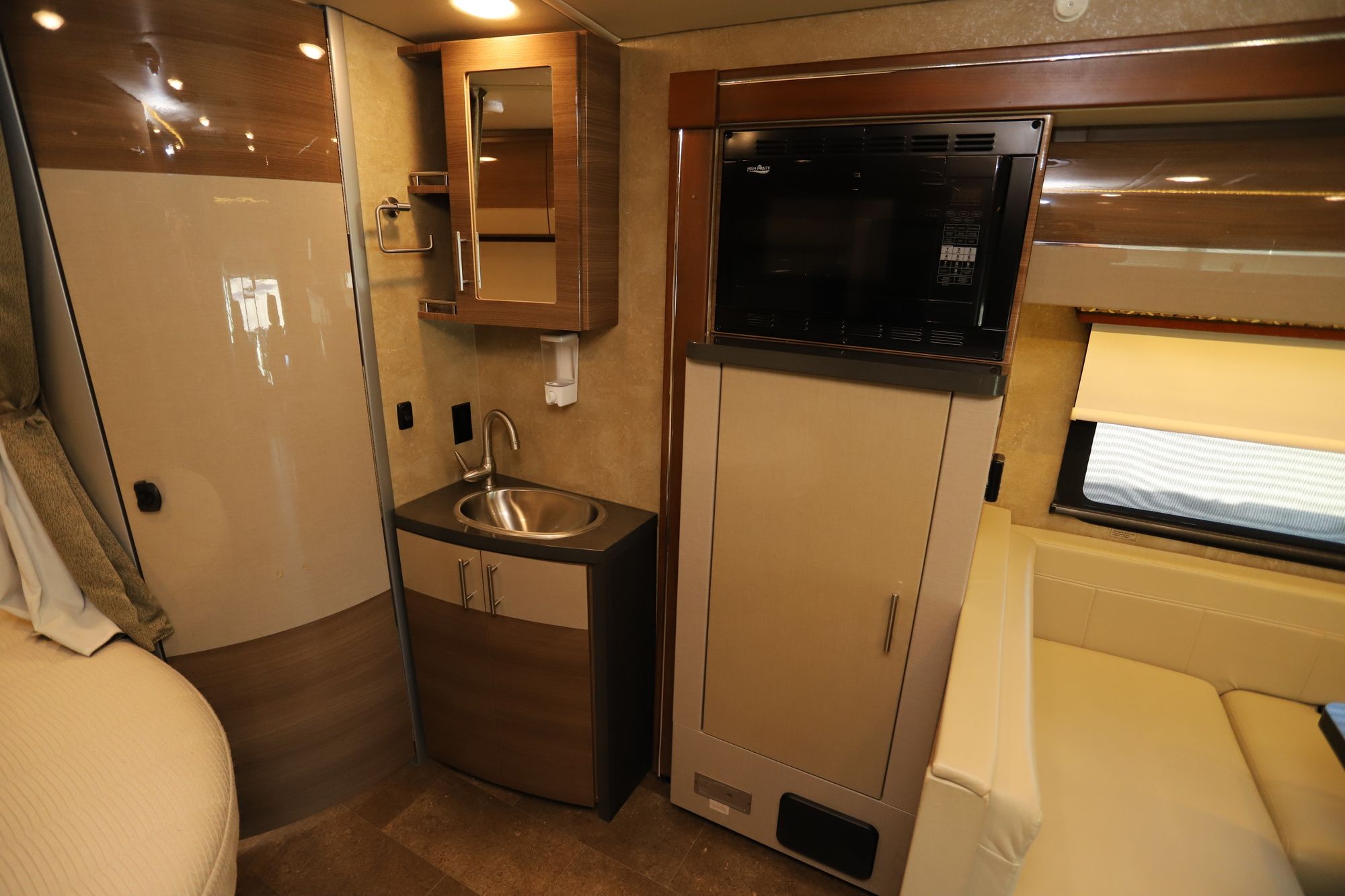 Used 2017 Winnebago View 24J Class C  For Sale