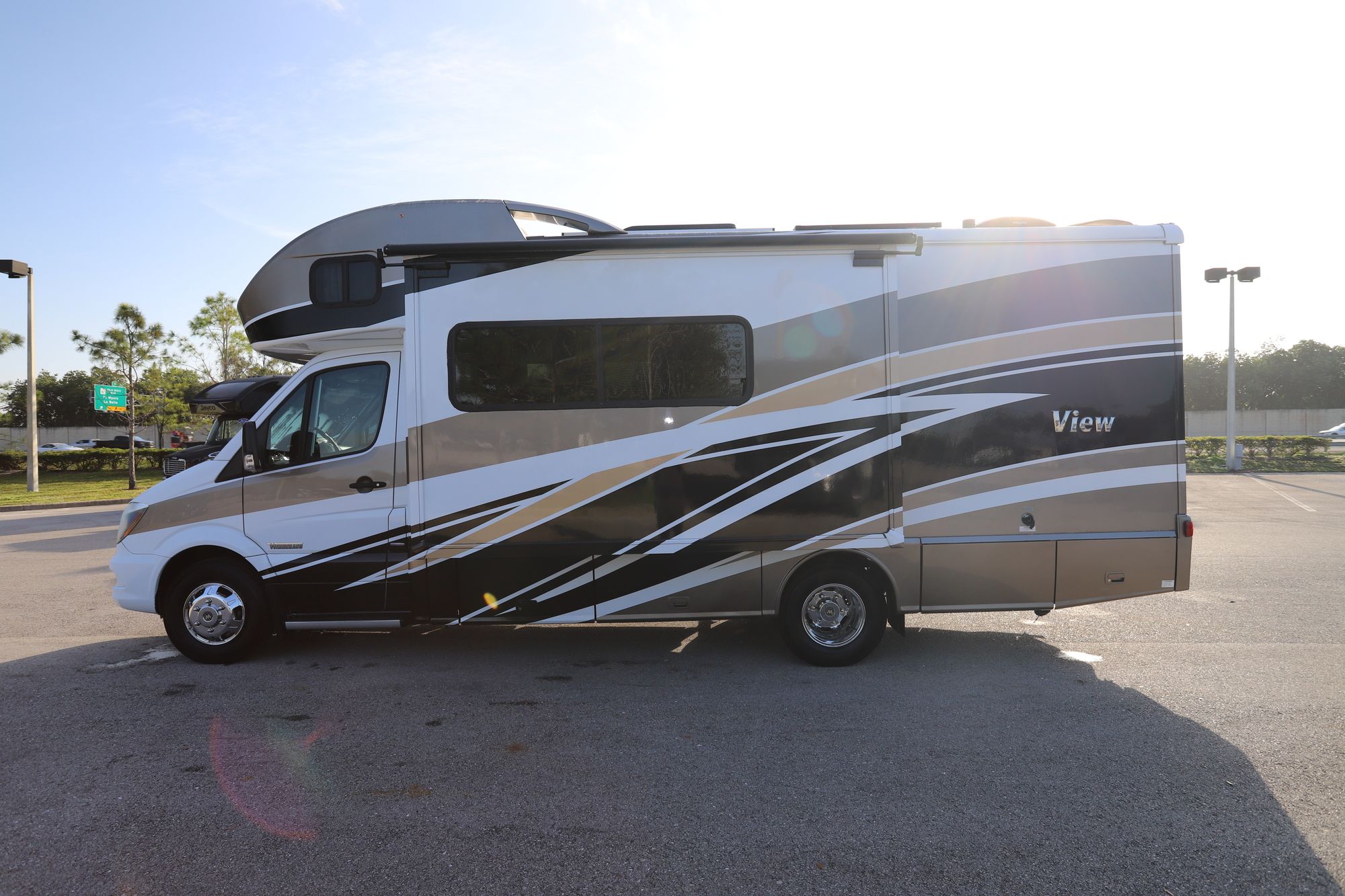 Used 2017 Winnebago View 24J Class C  For Sale