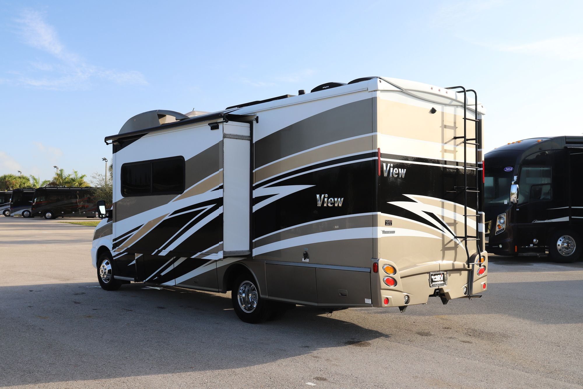 Used 2017 Winnebago View 24J Class C  For Sale