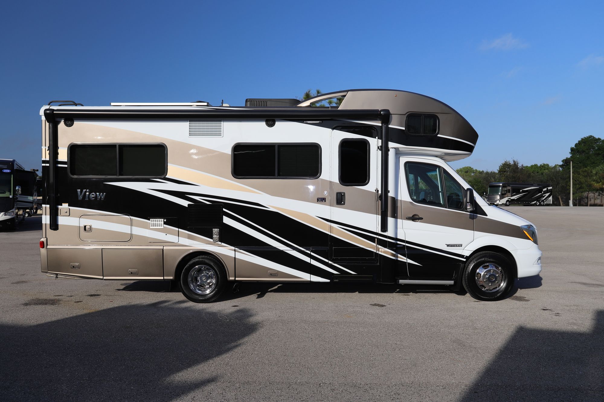 Used 2017 Winnebago View 24J Class C  For Sale