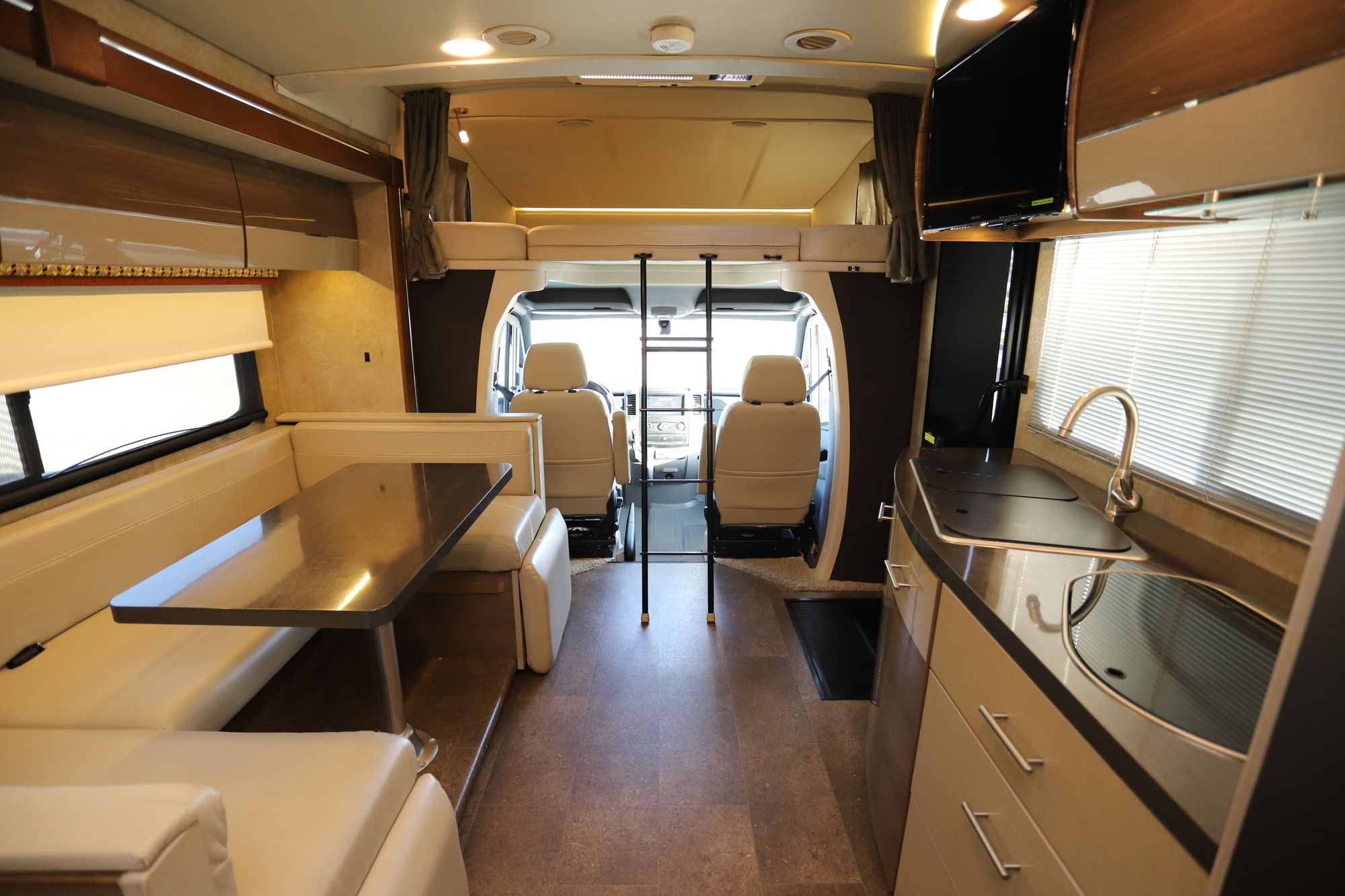 Used 2017 Winnebago View 24J Class C  For Sale