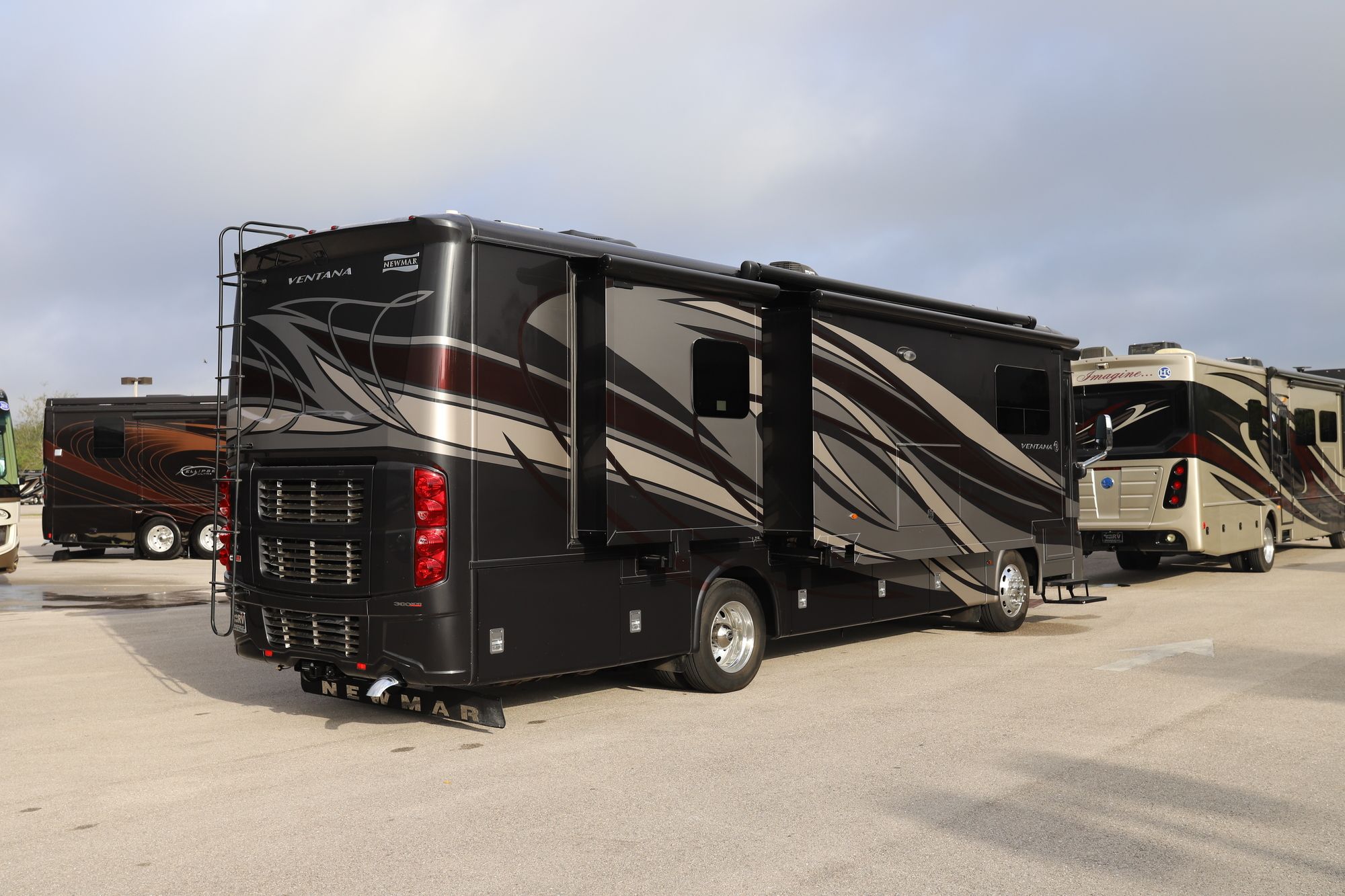 Used 2018 Newmar Ventana 3412 Class A  For Sale