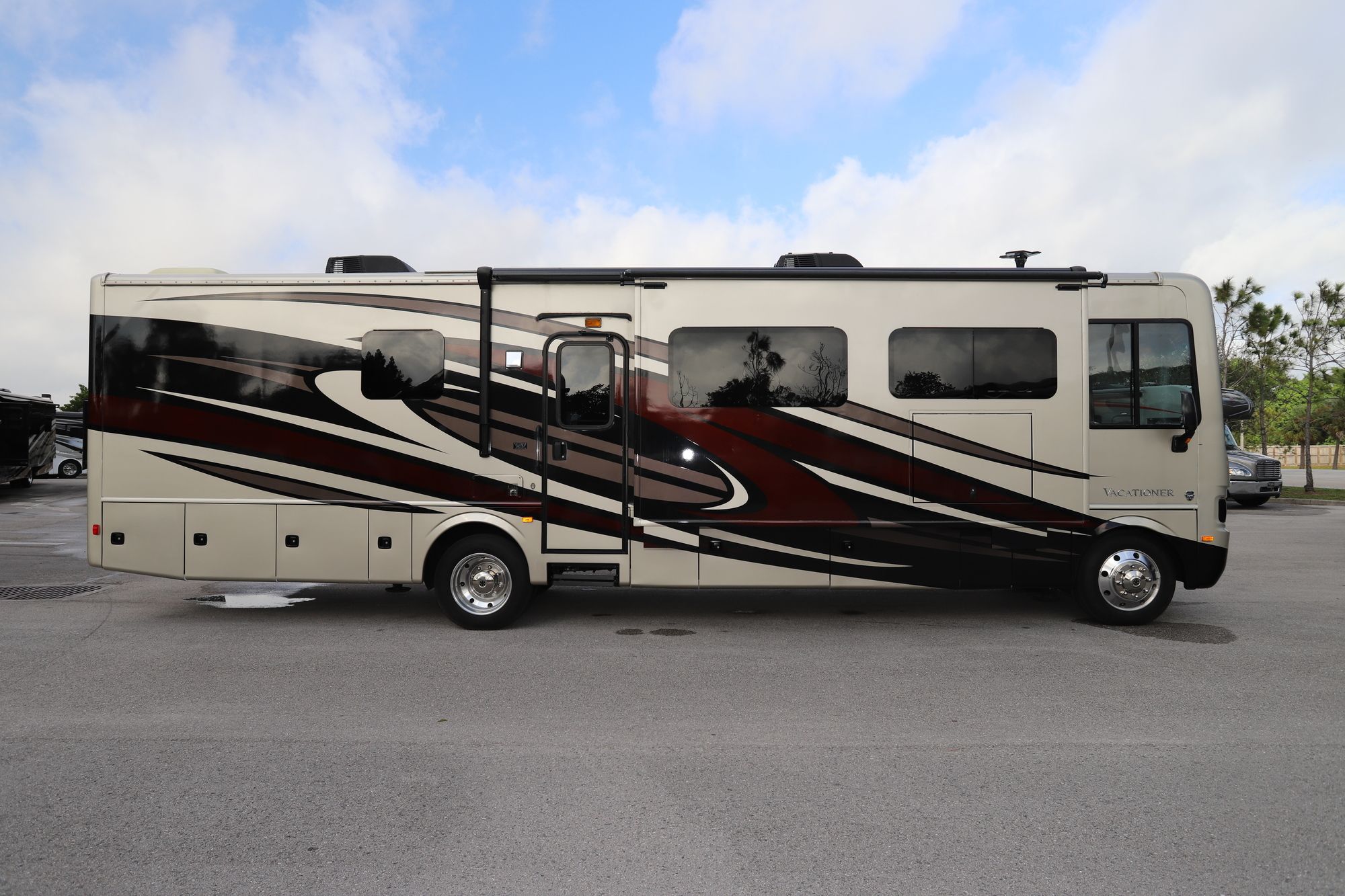 Used 2014 Holiday Rambler Vacationer 36DBT Class A  For Sale