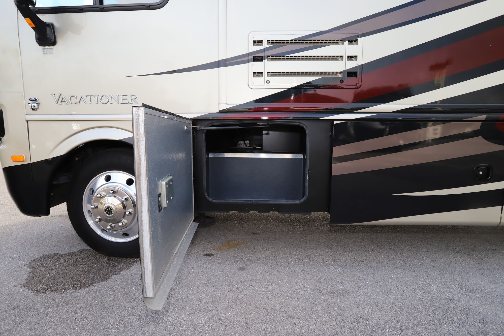 Used 2014 Holiday Rambler Vacationer 36DBT Class A  For Sale