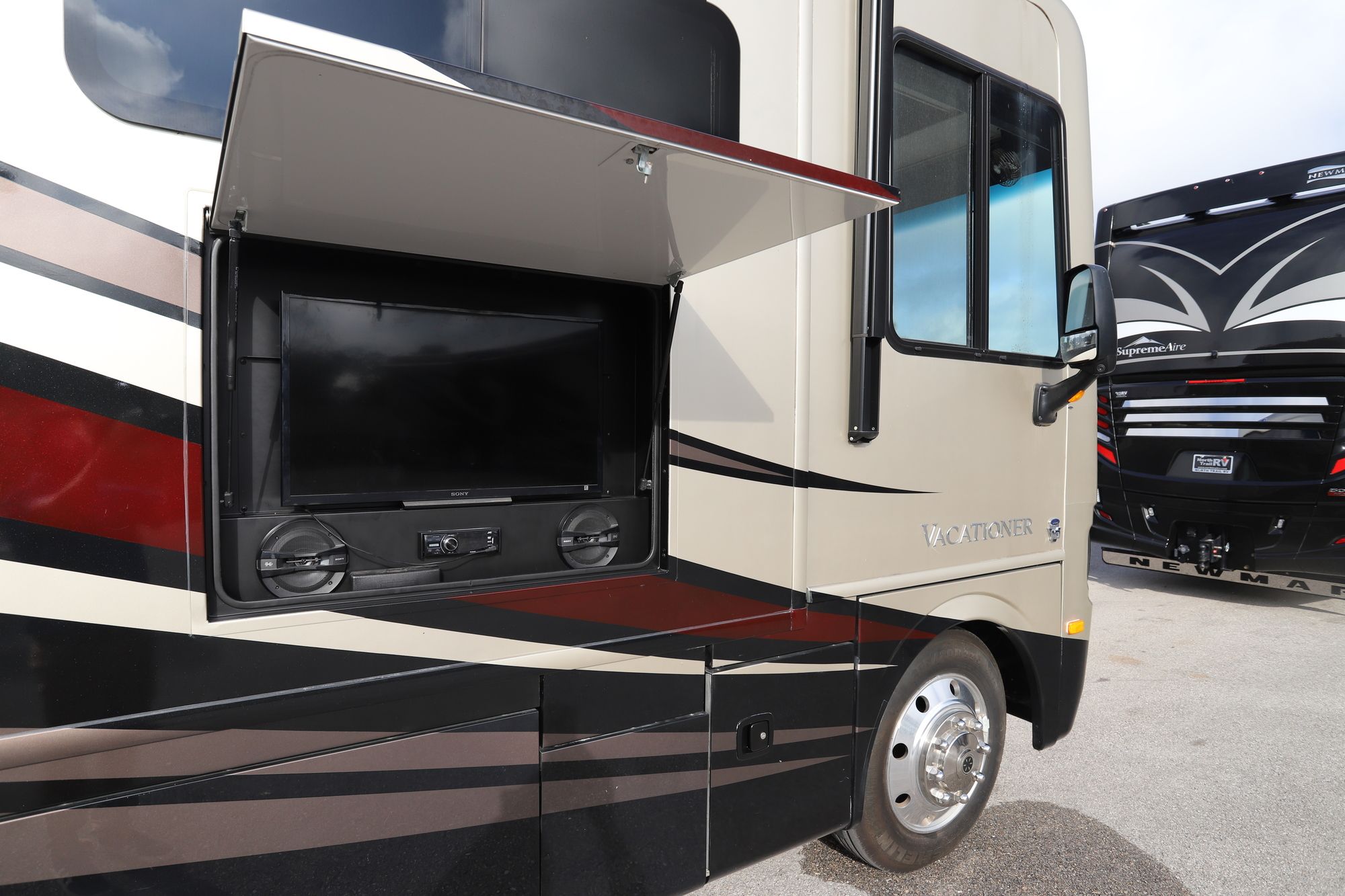 Used 2014 Holiday Rambler Vacationer 36DBT Class A  For Sale