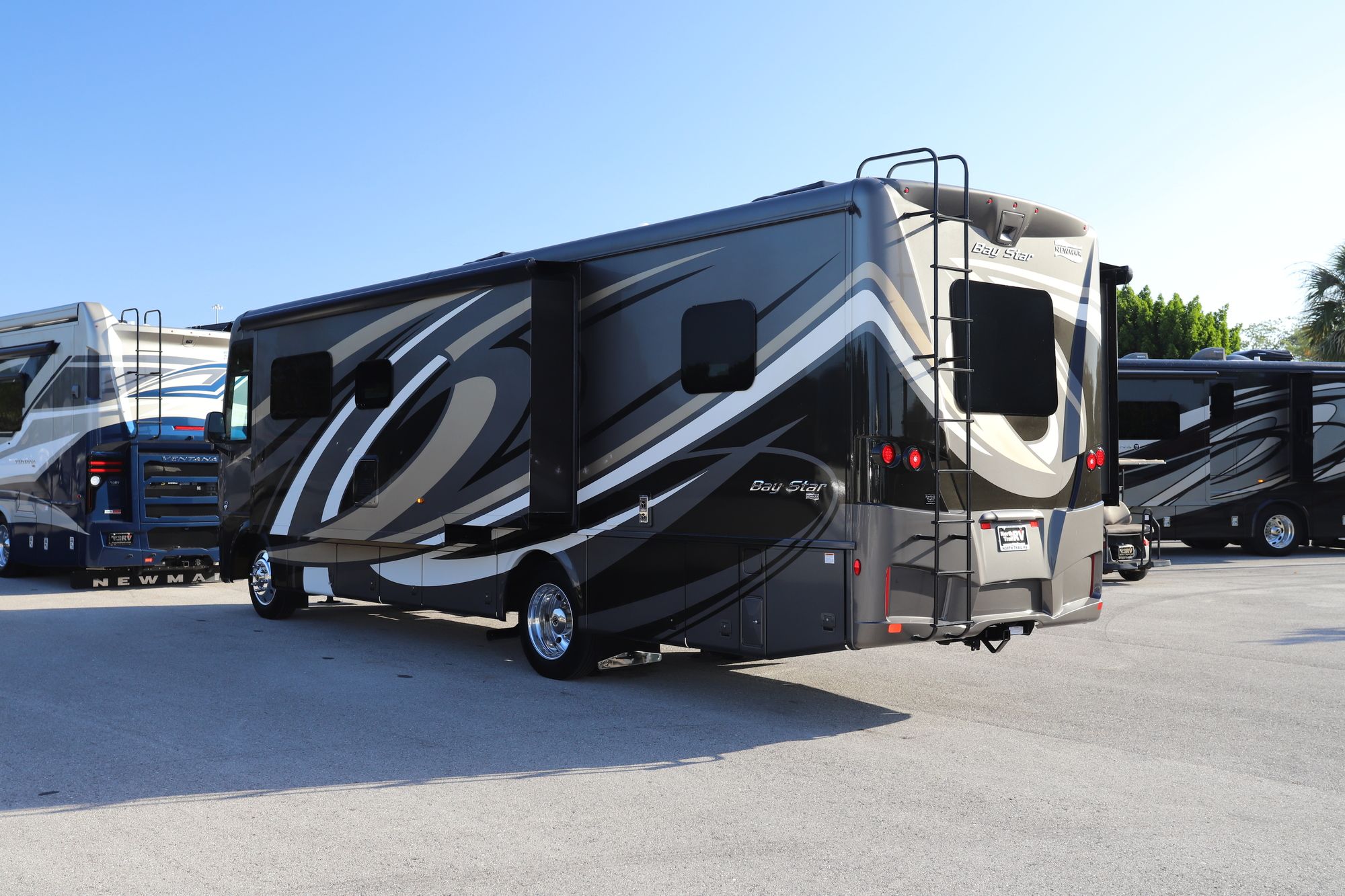 Used 2021 Newmar Bay Star 3226 Class A  For Sale