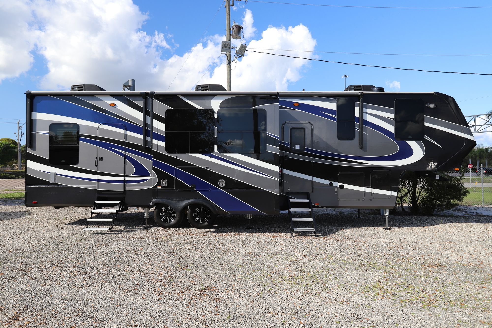 Used 2019 Grand Design Momentum 351M Fifth Wheel  For Sale