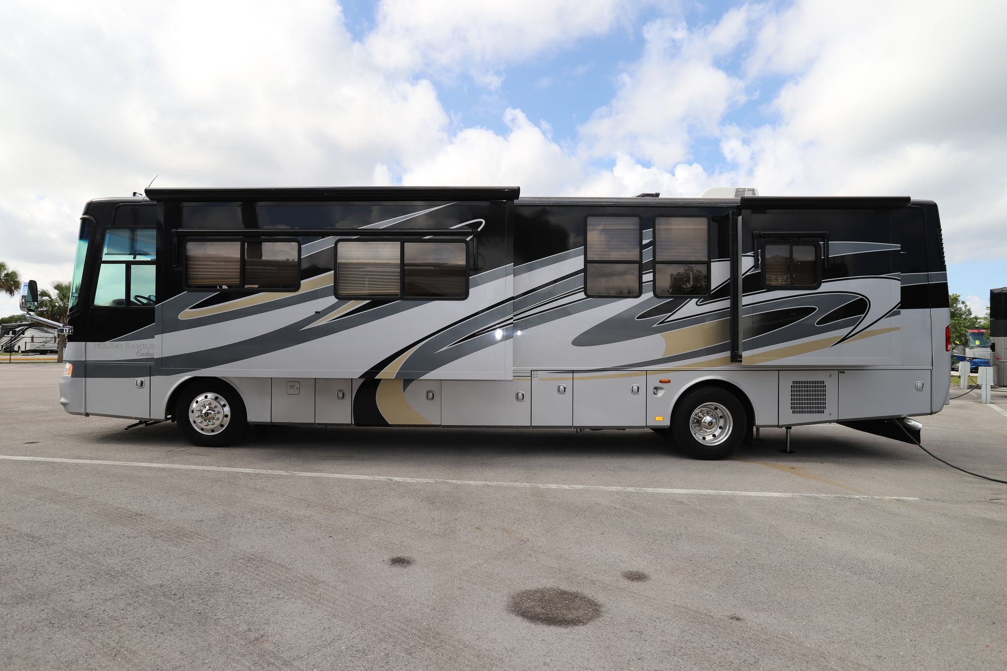 Used 2009 Holiday Rambler Endeavor 41SKQ Class A  For Sale