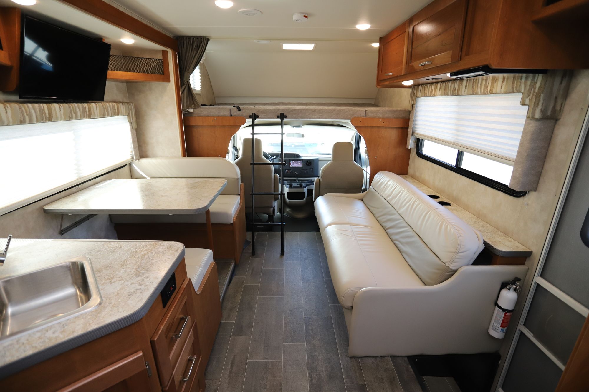 Used 2019 Winnebago Minnie Winnie 31G Class C  For Sale