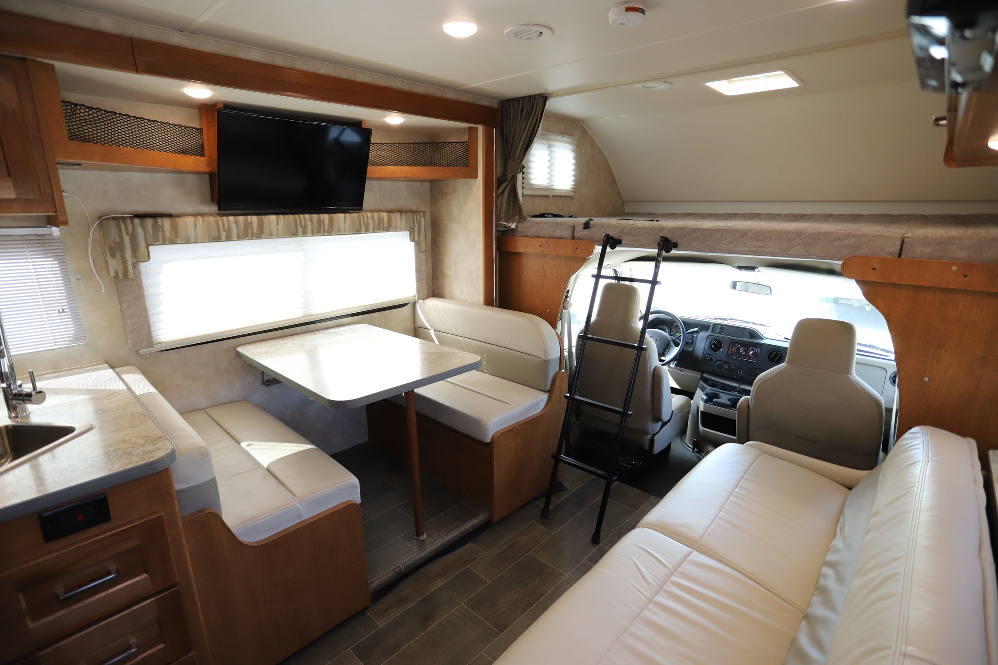 Used 2019 Winnebago Minnie Winnie 31G Class C  For Sale