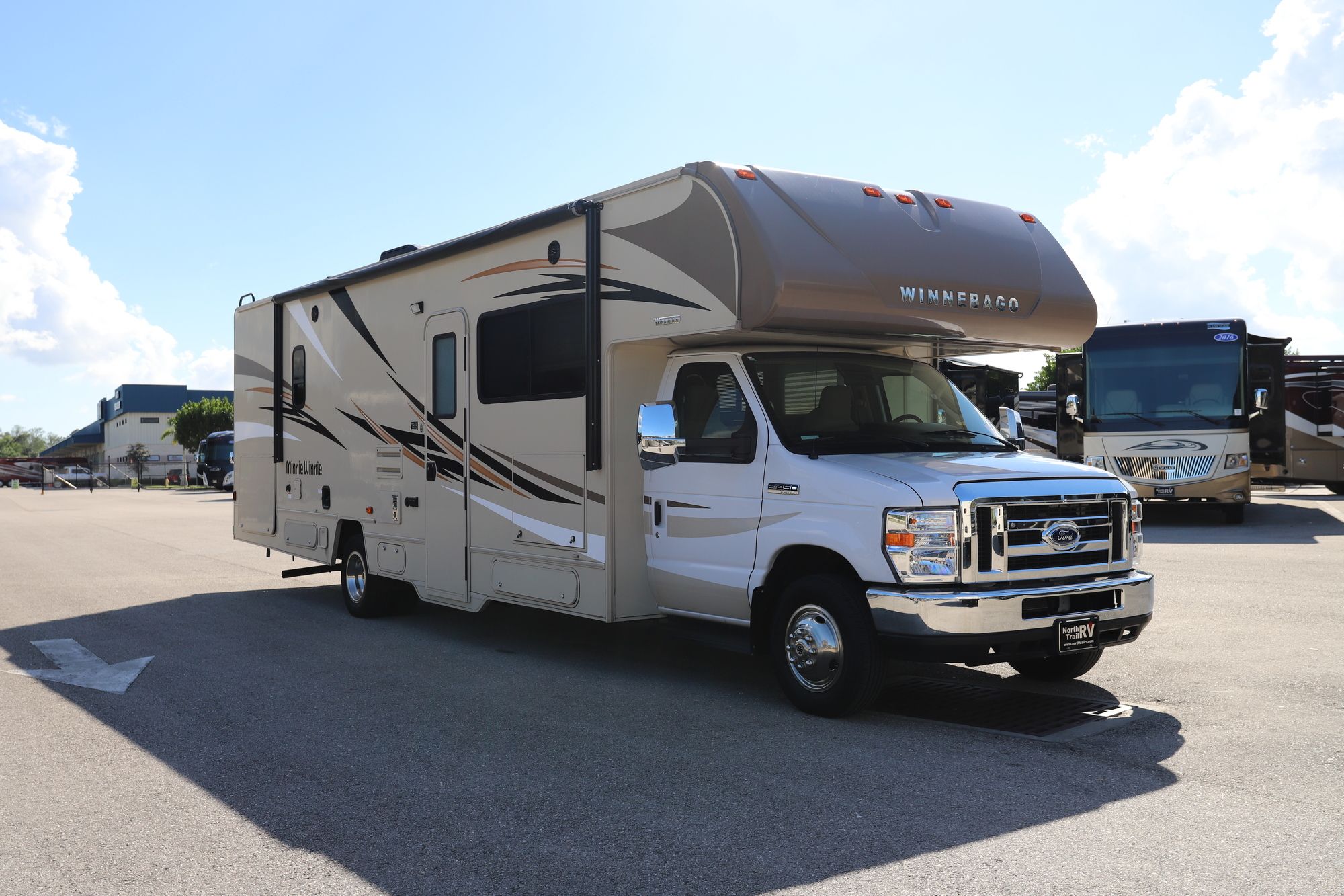 Used 2019 Winnebago Minnie Winnie 31G Class C  For Sale