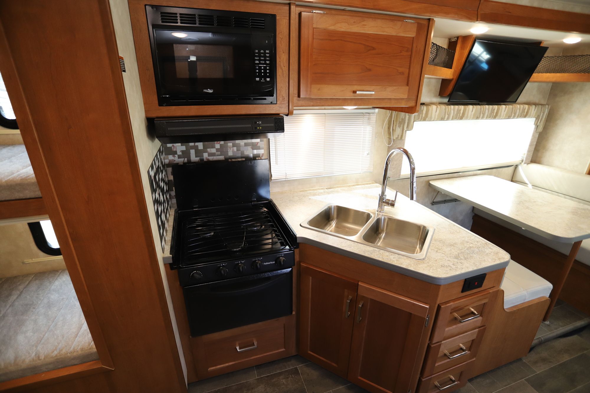 Used 2019 Winnebago Minnie Winnie 31G Class C  For Sale