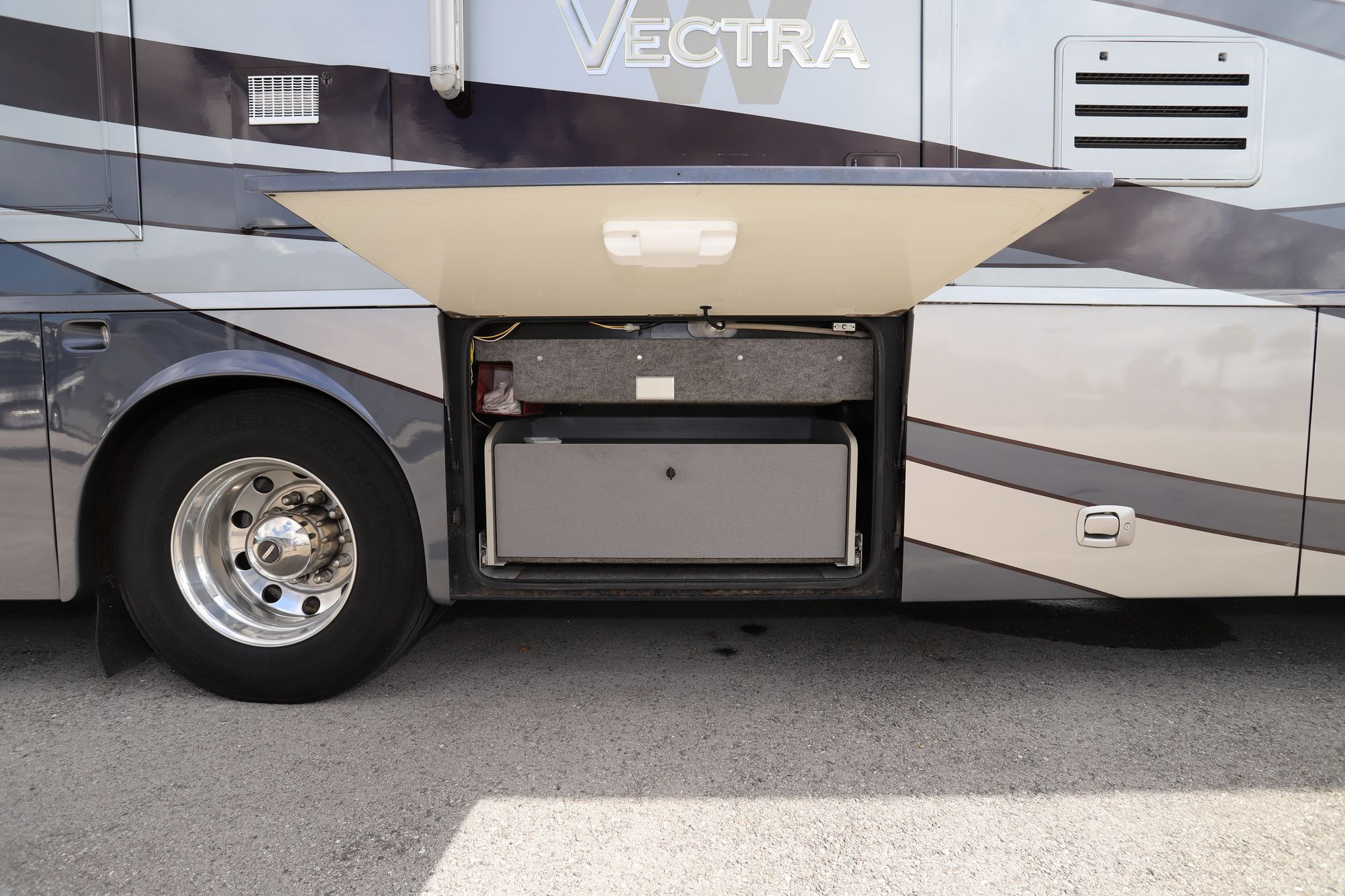 Used 2006 Winnebago Vectra 40FD Class A  For Sale