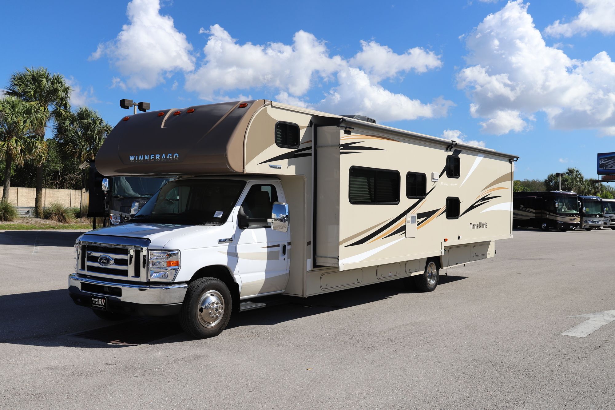 Used 2019 Winnebago Minnie Winnie 31G Class C  For Sale