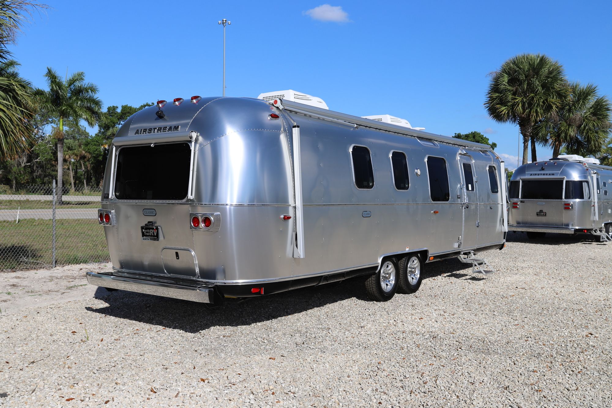 Used 2021 Airstream Classic 33FB Travel Trailer  For Sale