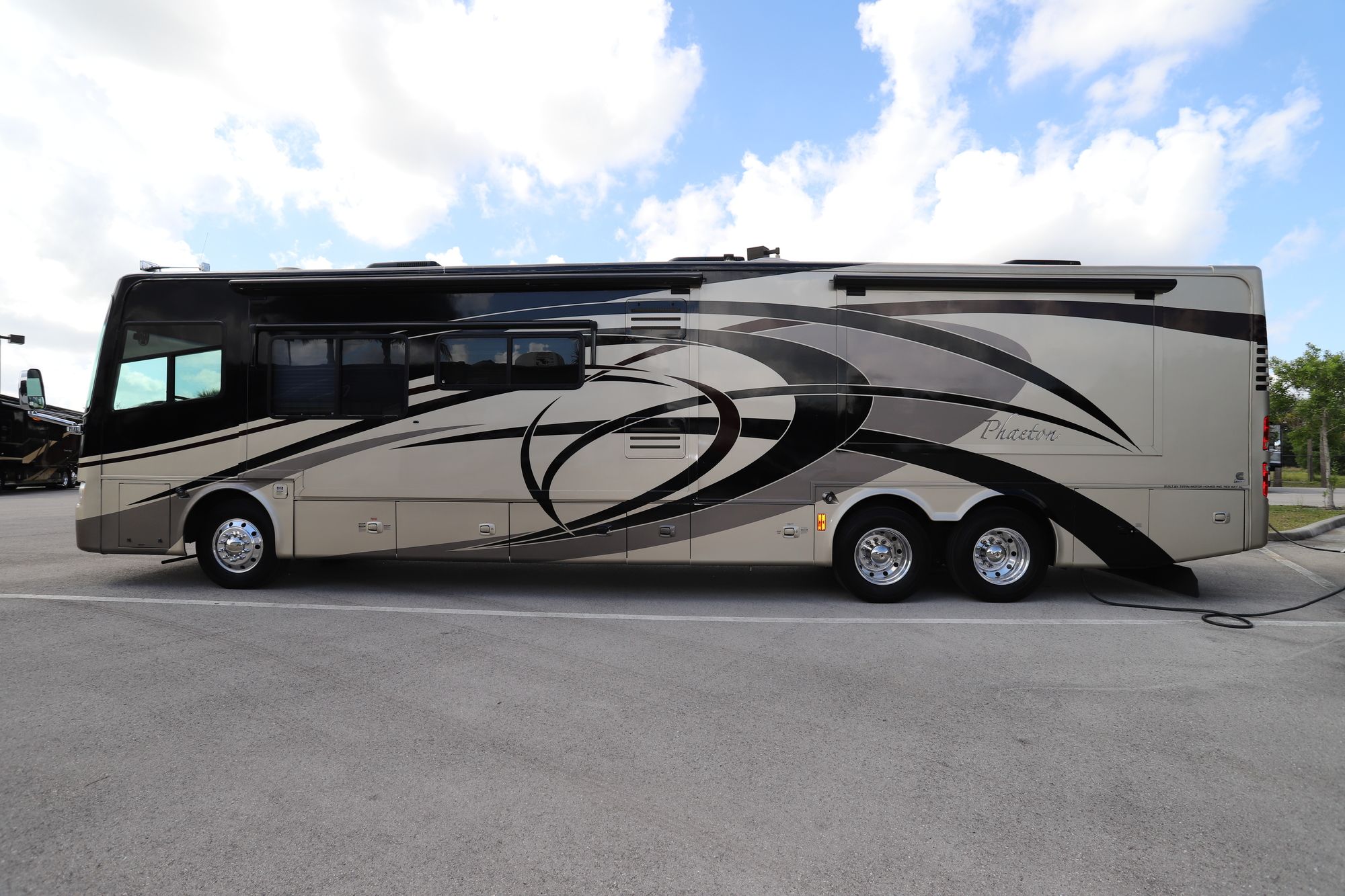 Used 2008 Tiffin Motor Homes Phaeton 42QRH Class A  For Sale