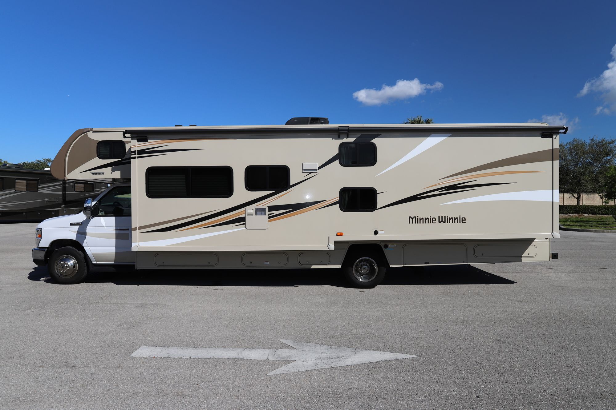 Used 2019 Winnebago Minnie Winnie 31G Class C  For Sale